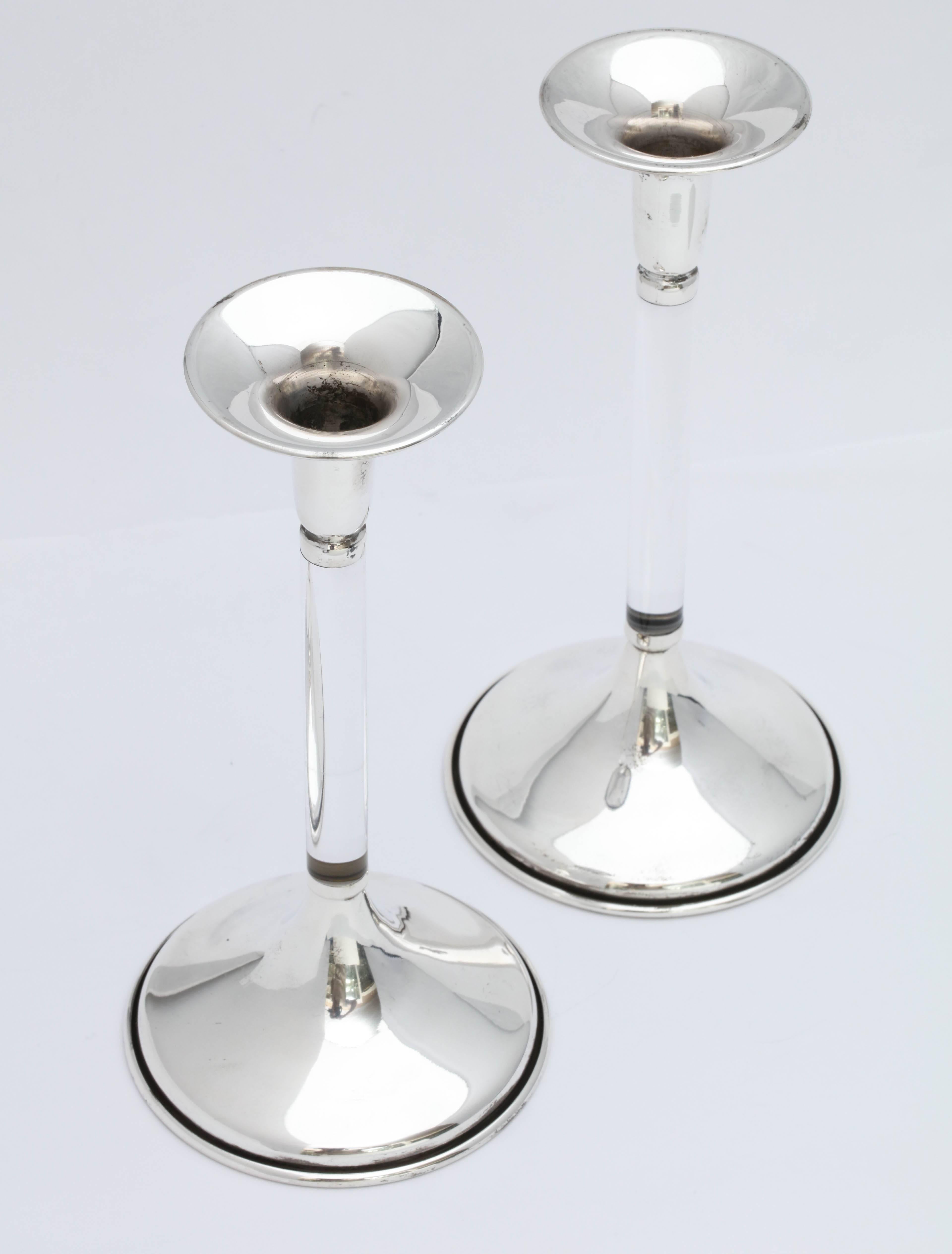 Pair of Mid-Century Modern Sterling Silver-Mounted Lucite Candlesticks In Excellent Condition In New York, NY