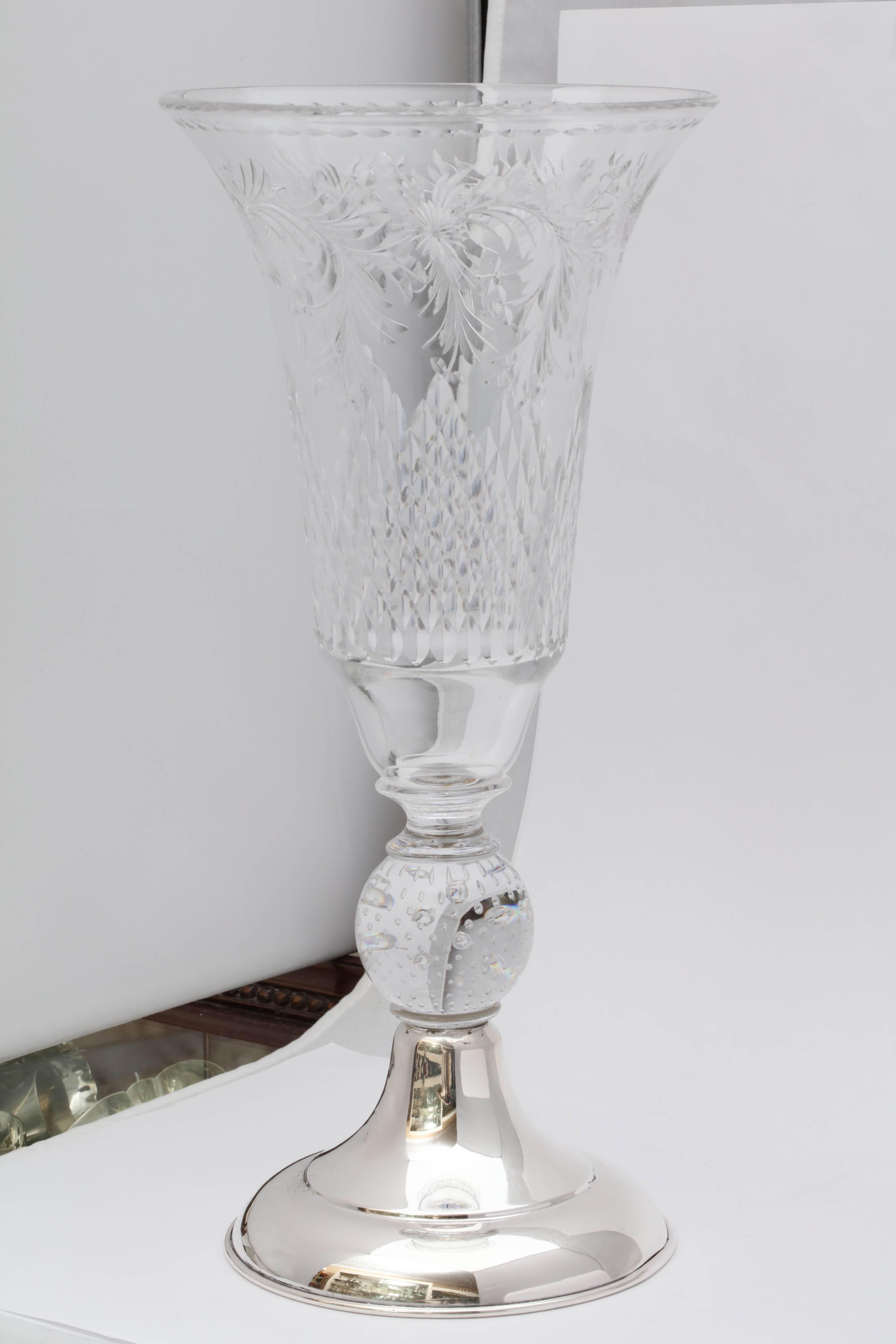 Edwardian, rare, large, Edwardian, Hawkes, sterling silver mounted, wheel and diamond cut crystal vase with controlled bubbles ball connecting vase to sterling silver mount, The Hawkes Company, New York, circa 1910. Measure: 14 inches high x 6 1/2