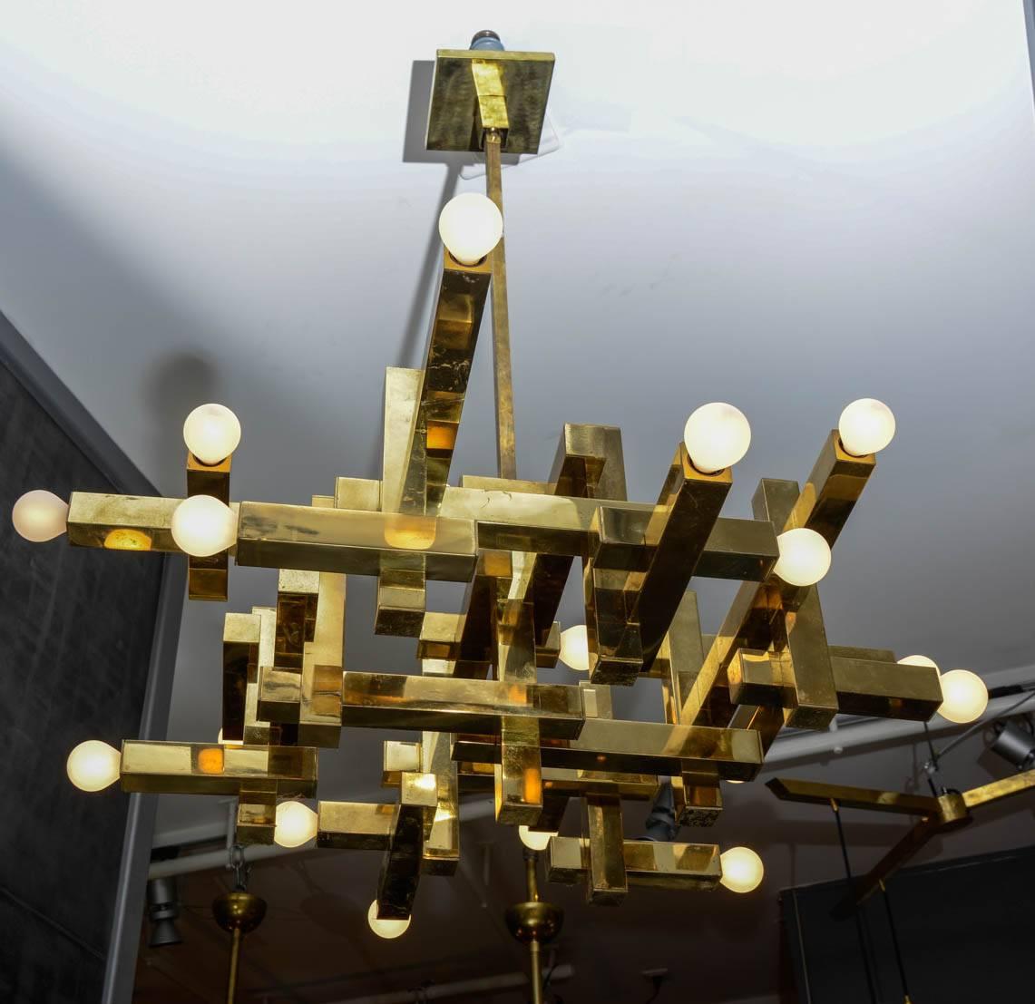 Gaetano Sciolari chandelier made of brass square sections and eighteen lights.