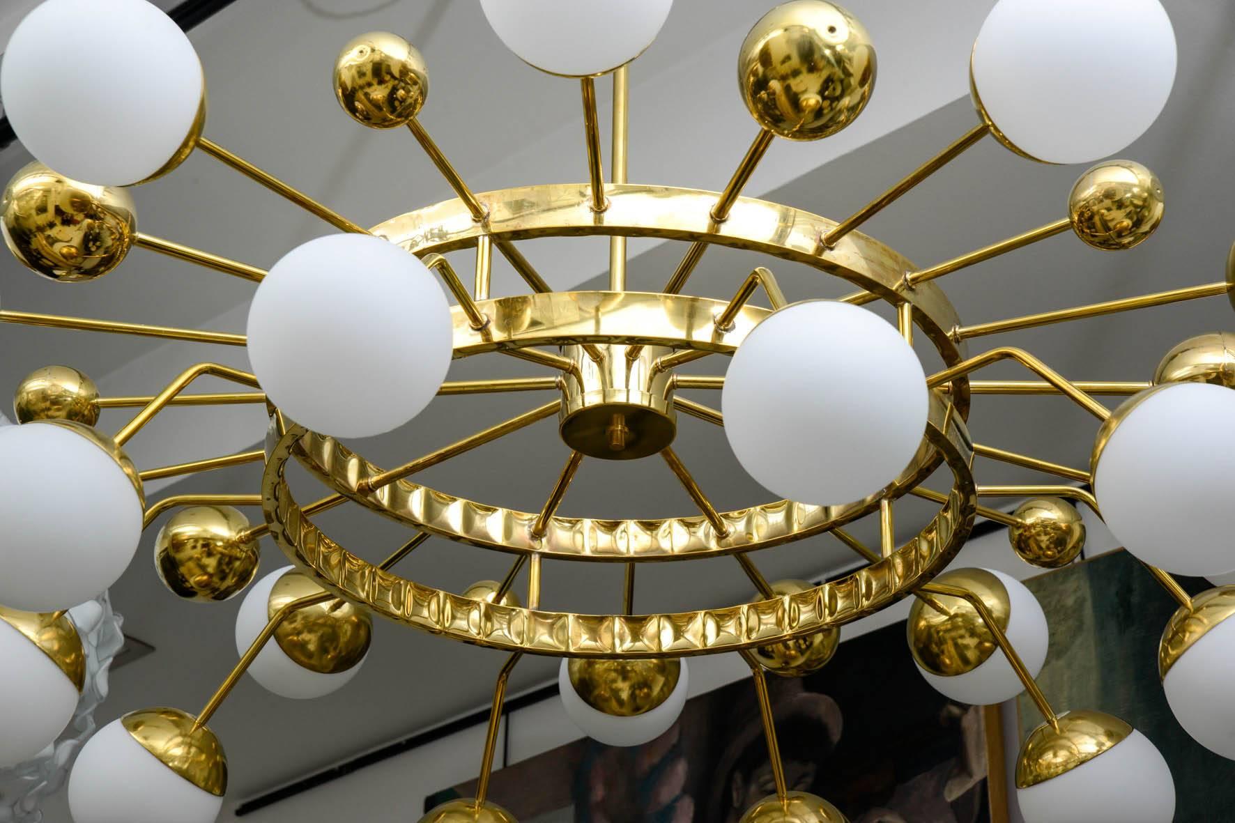 Huge Round Circle Italian Bronze Chandelier In Excellent Condition For Sale In Saint-Ouen, FR