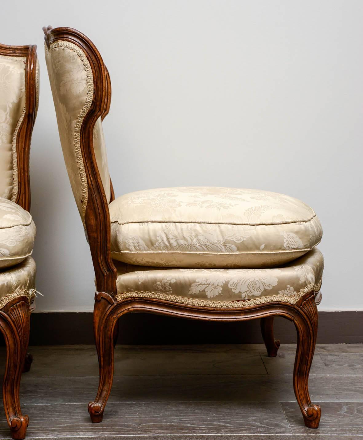 Pair of slipper chairs in Louis XV style.
Very elegant form especially for the top,
circa 1880.
With a fine tapestry.