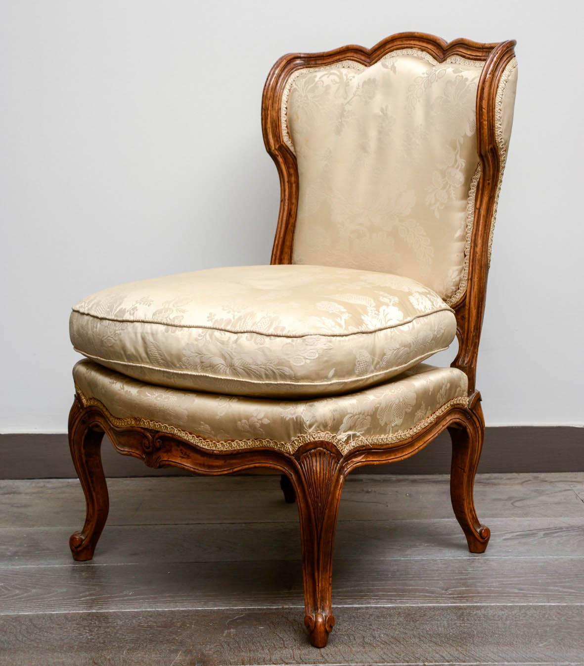 Louis XV Elegant Pair of 1880s Slipper Chairs For Sale