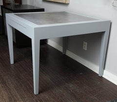 Mesa de juego personalizada de cuero gris metalizado y laca