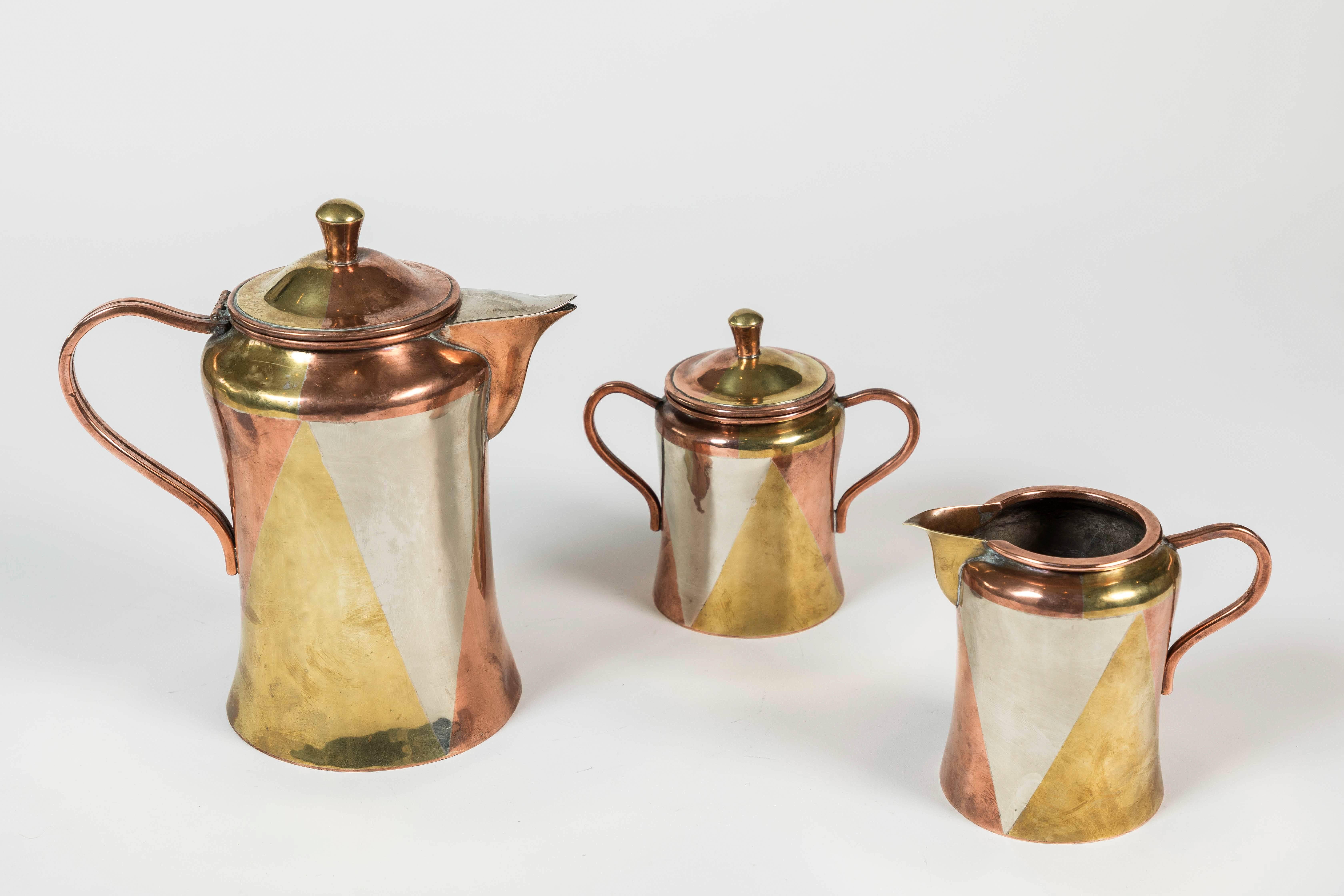 Mid century Mexican Modernist set of coffee pot, cream and sugar, in mixed metals: brass, copper, alpaca. Made in Mexico

Measure: Coffee pot 8.5