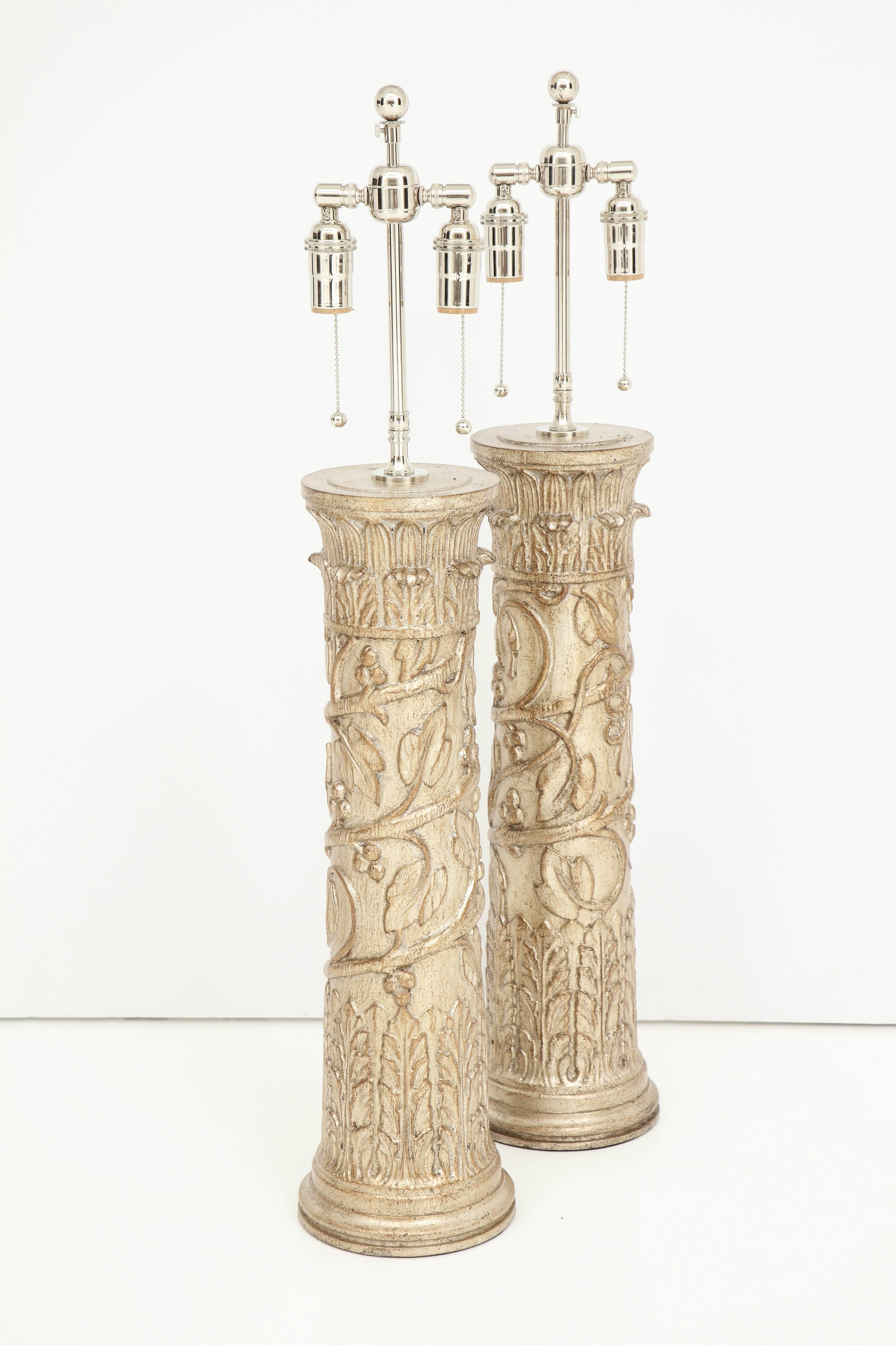 Paire de lampes James Mont en vente 1