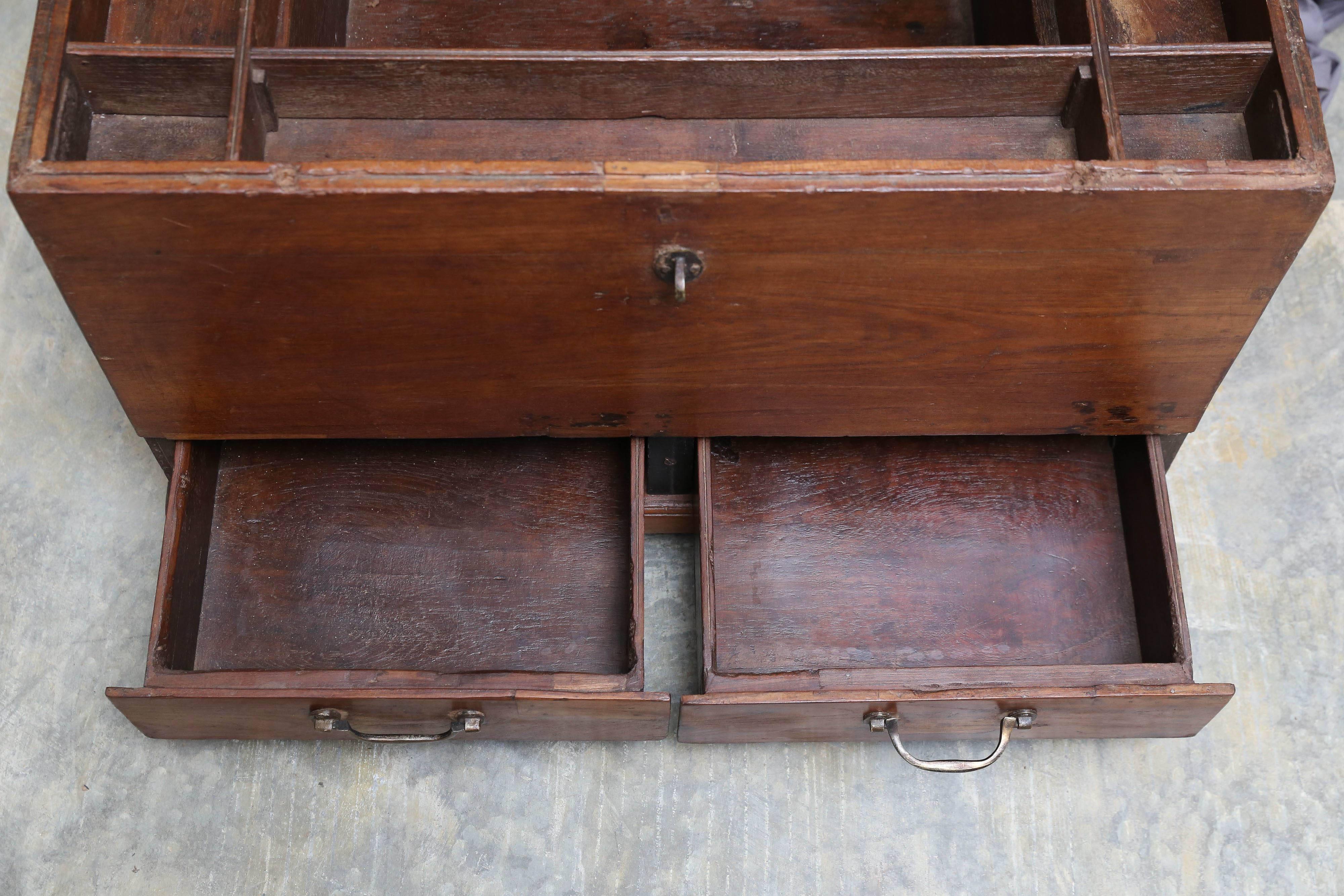 Late 19th Century Solid Teakwood Box with Inside Trays For Sale 1