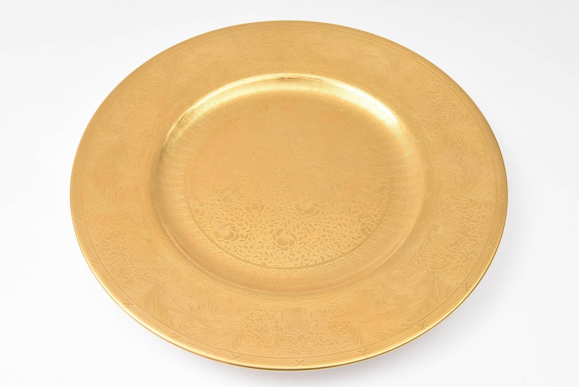Eight Gilt Encrusted Presentation Plates, Minton, England with 24-Karat Gold In Good Condition In West Palm Beach, FL
