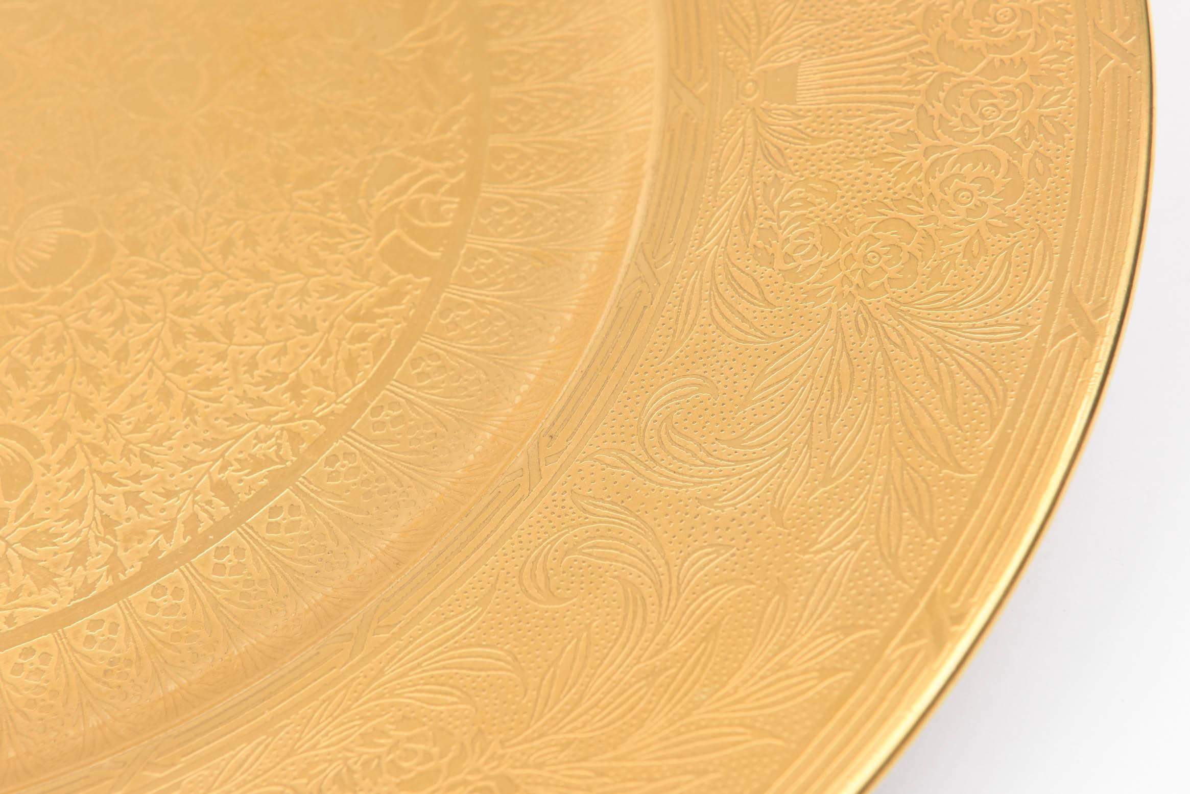Mid-20th Century Eight Gilt Encrusted Presentation Plates, Minton, England with 24-Karat Gold