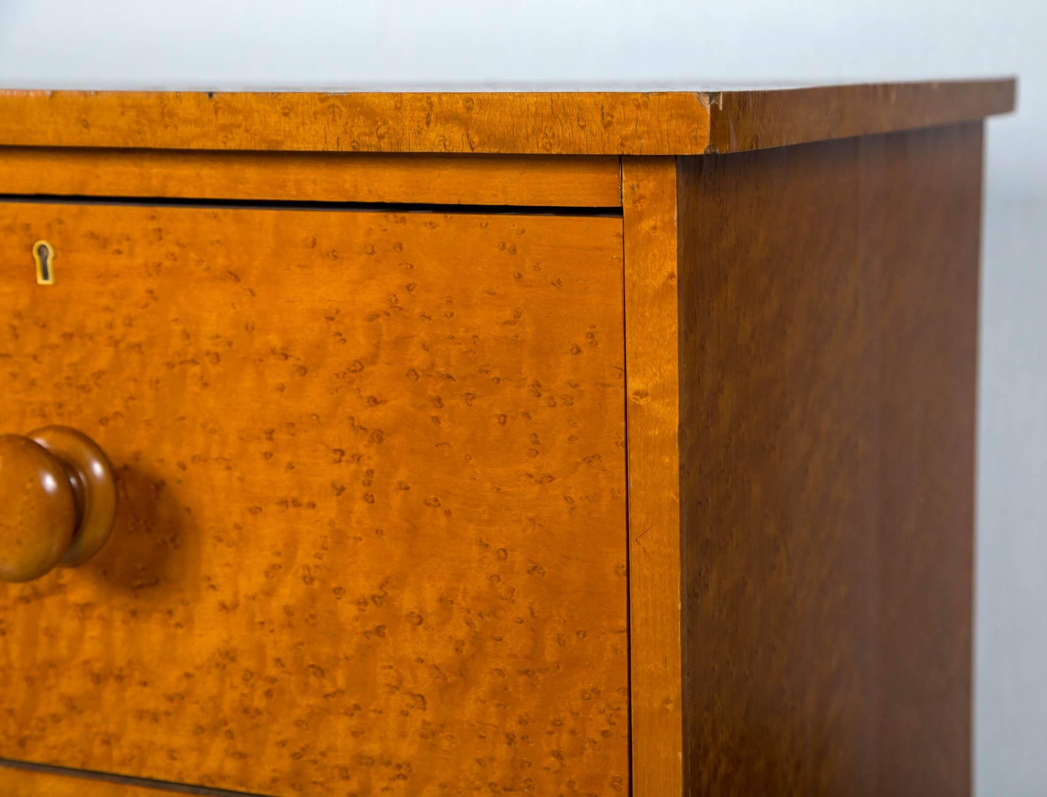Beautiful Bird’s-Eye Maple Chest of Drawers For Sale 1