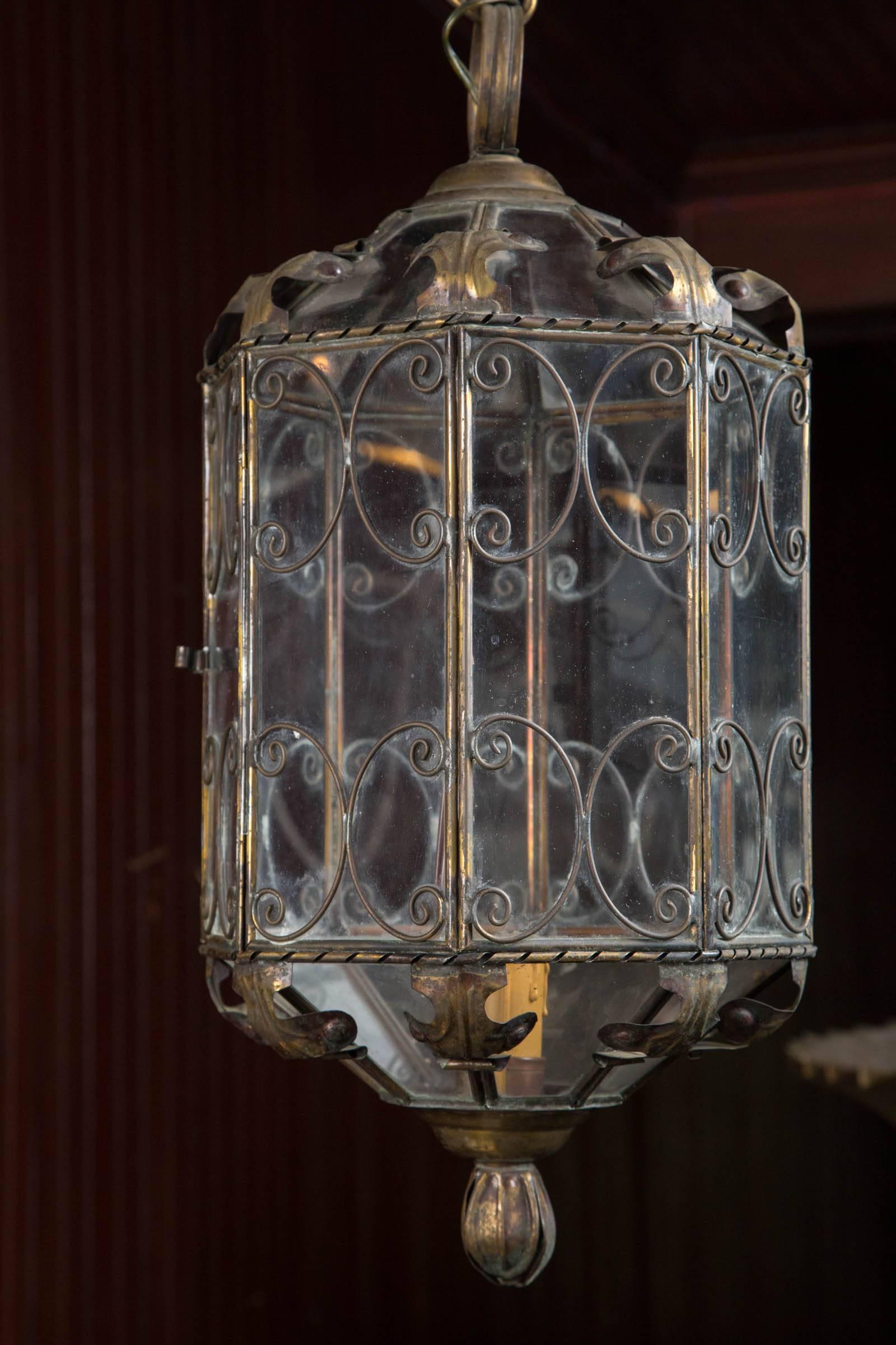 Octagonal Italian Metal Lantern In Excellent Condition For Sale In Stamford, CT