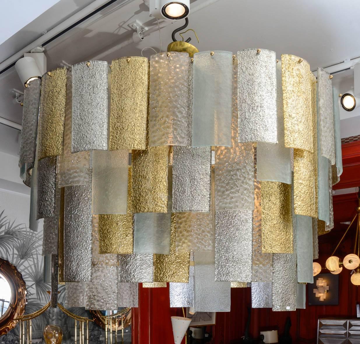 Oval chandelier in Murano glass with four different glass colors.