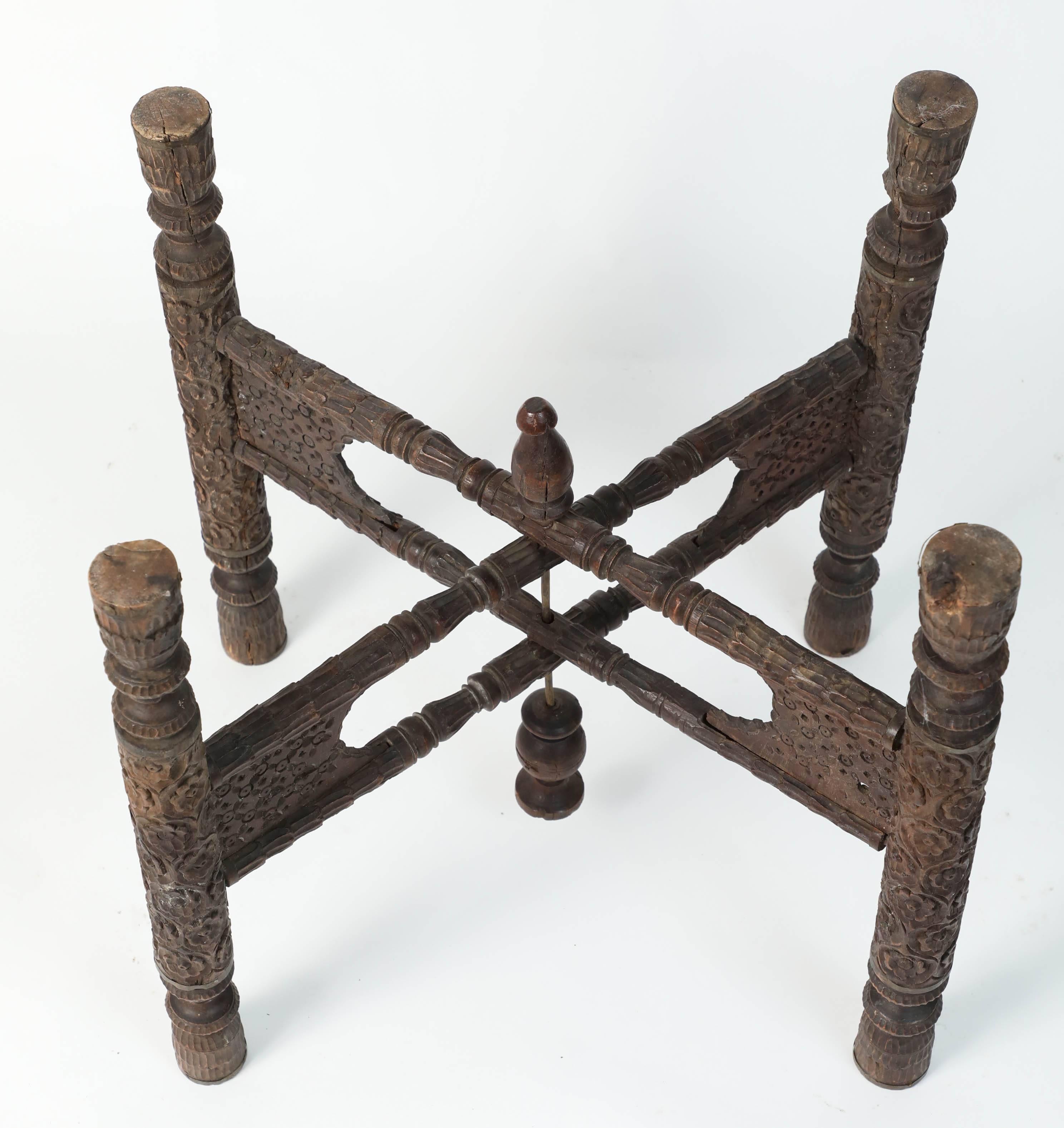 Anglo Indian Hammered Moorish Round Polished Brass Tray Table on Folding Stand In Excellent Condition In North Hollywood, CA