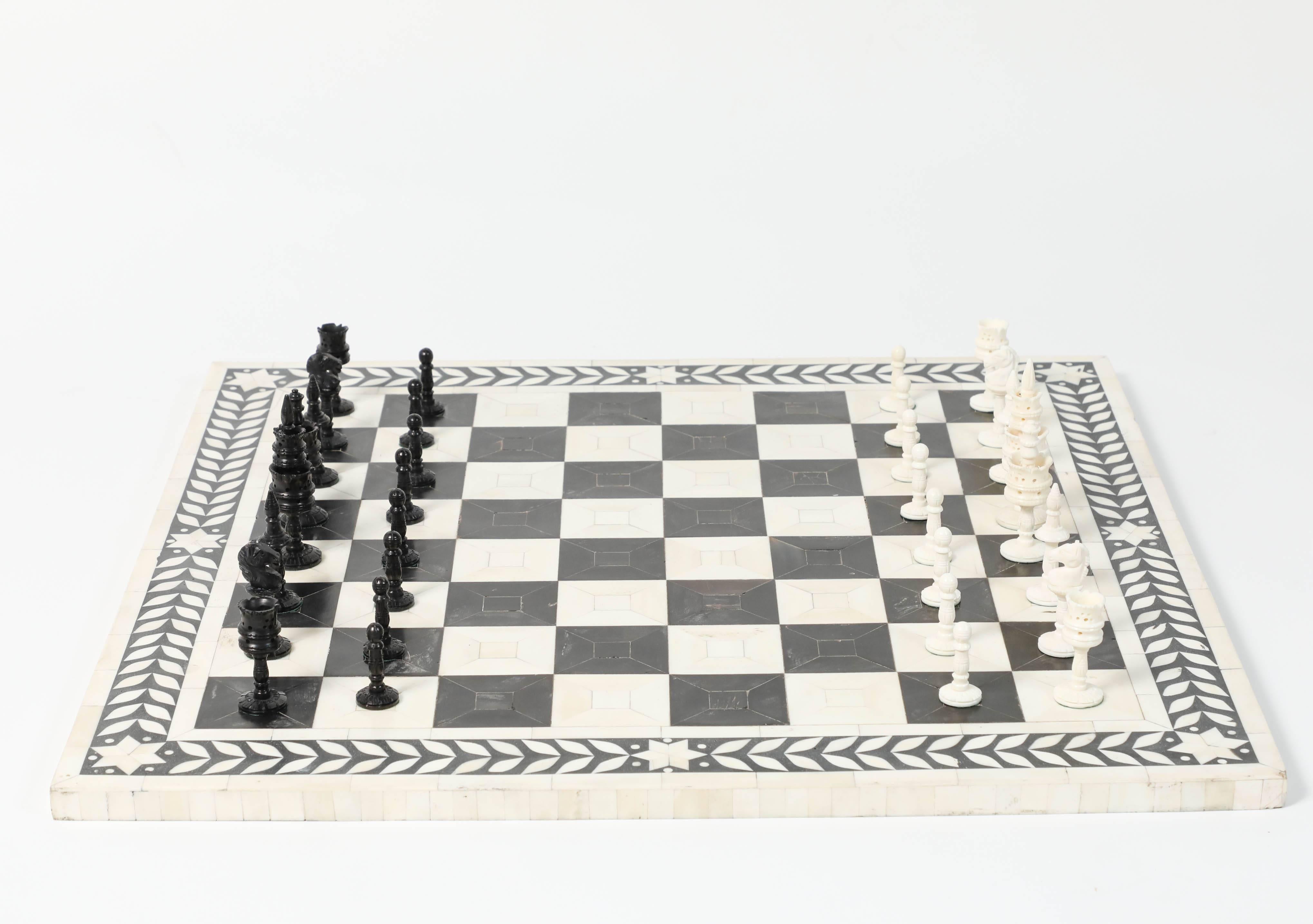 Large Vizagapatam chess set with elaborately ox bone hand-carved chess pieces.
The set was made in East India in Vizagapatam, region being one of the finest areas of its time for ivory carving. Specialties included inlay, carving and turning work