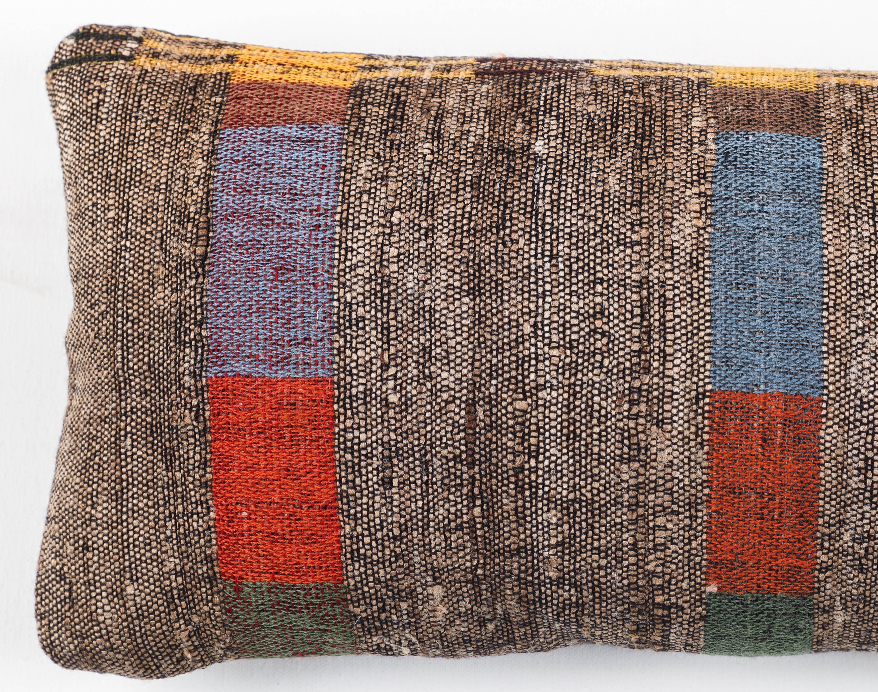 Pat McGann Workshop
A contemporary line of cushions, pillows, throws, bedcovers, bedspreads and yardage handwoven in India on antique Jacquard looms. Hand-spun wool, cotton, linen and raw silk give the textiles an appealing uneven quality. Sizes