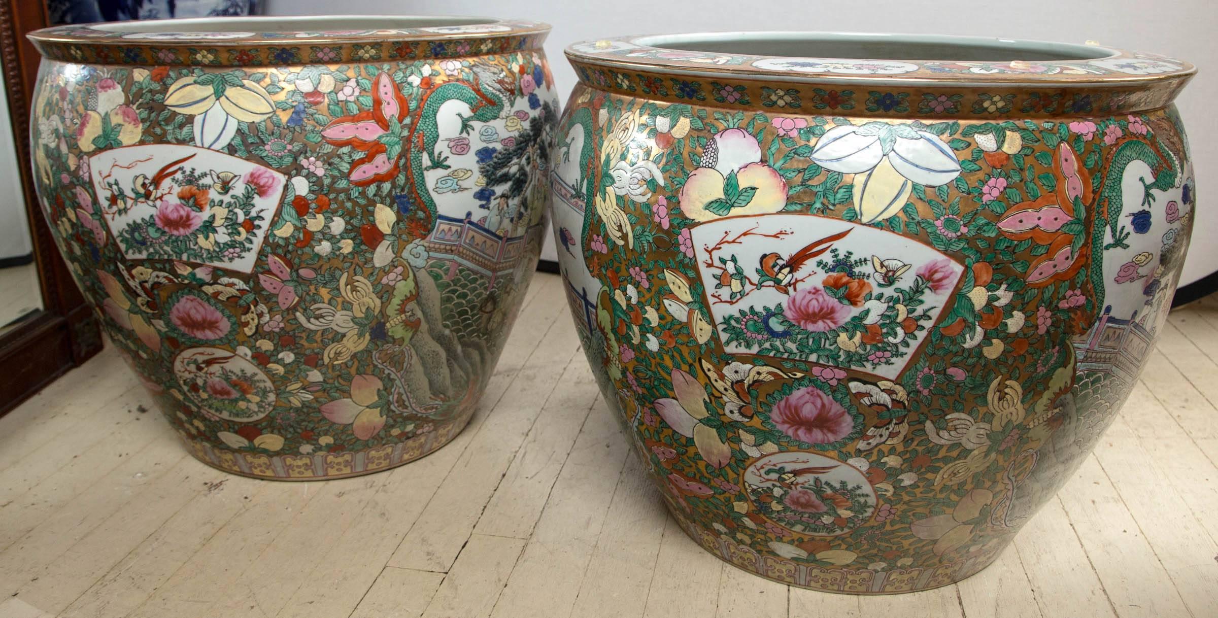 Pair of Chinese Porcelain Fish Bowls In Excellent Condition In Woodbury, CT