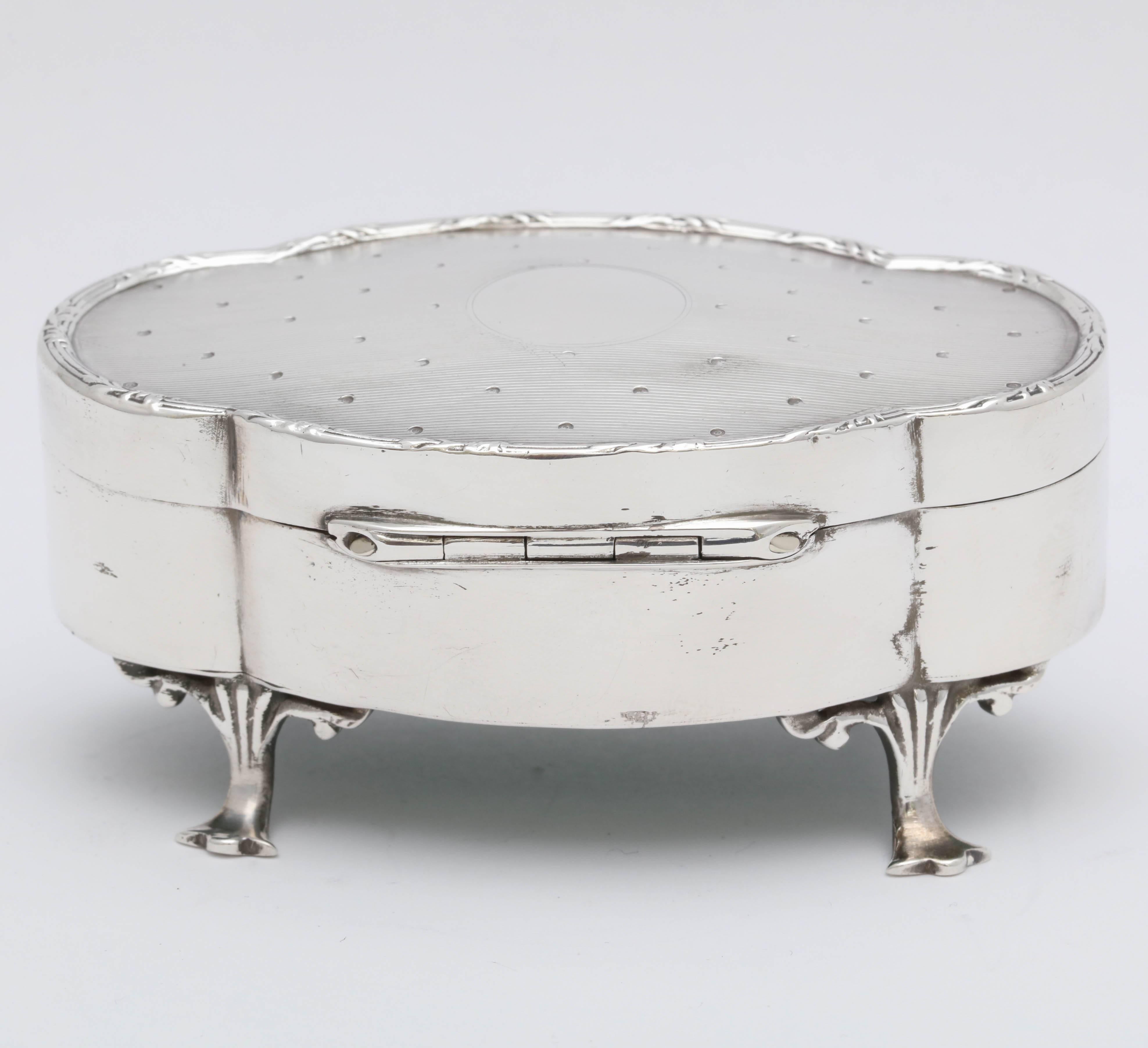 Art Deco Sterling Silver Jewelry Box on Paw Feet In Excellent Condition In New York, NY