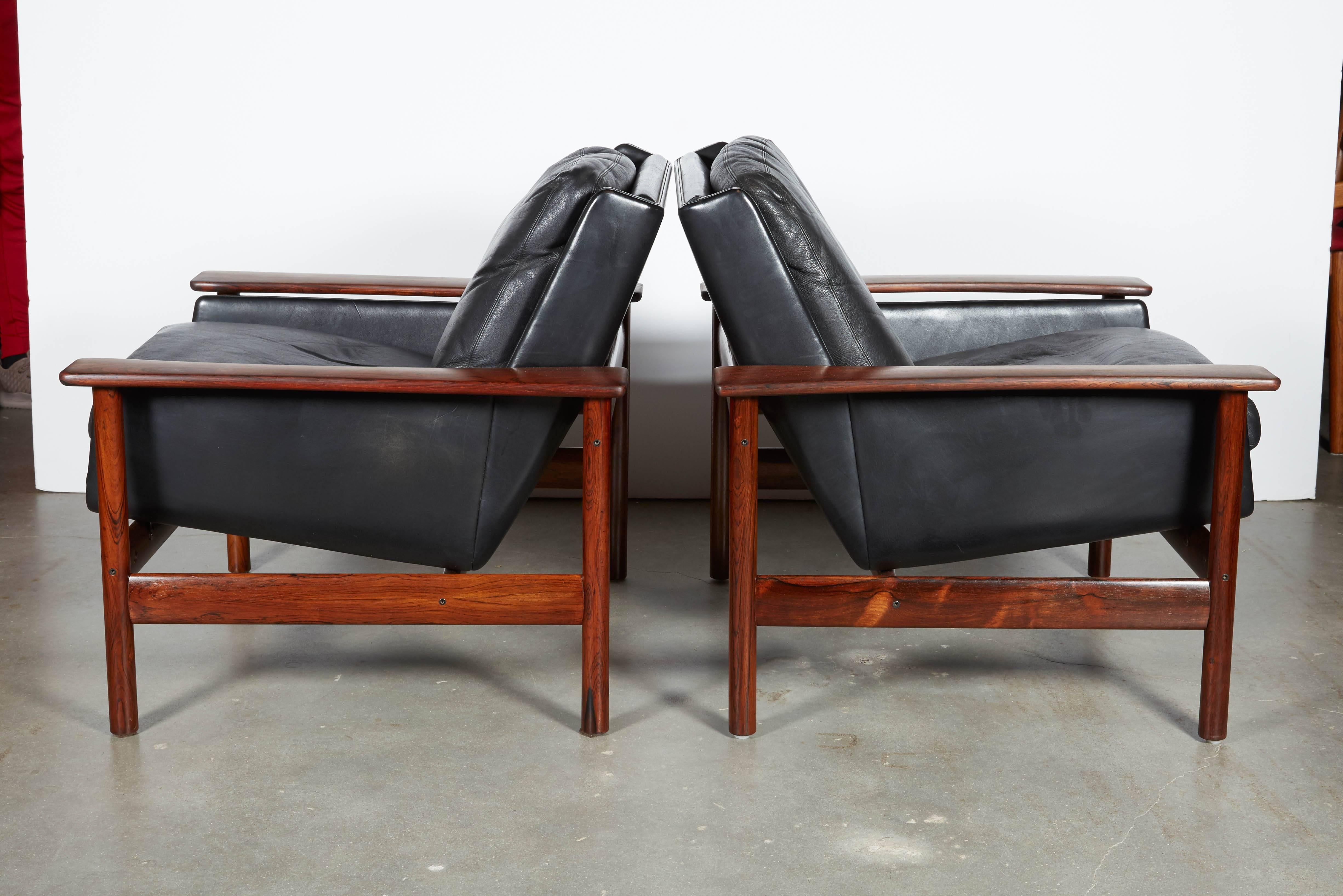 Sven Ivar Dysthe 7001 leather lounge chairs, pair. In excellent condition.
Original leather.