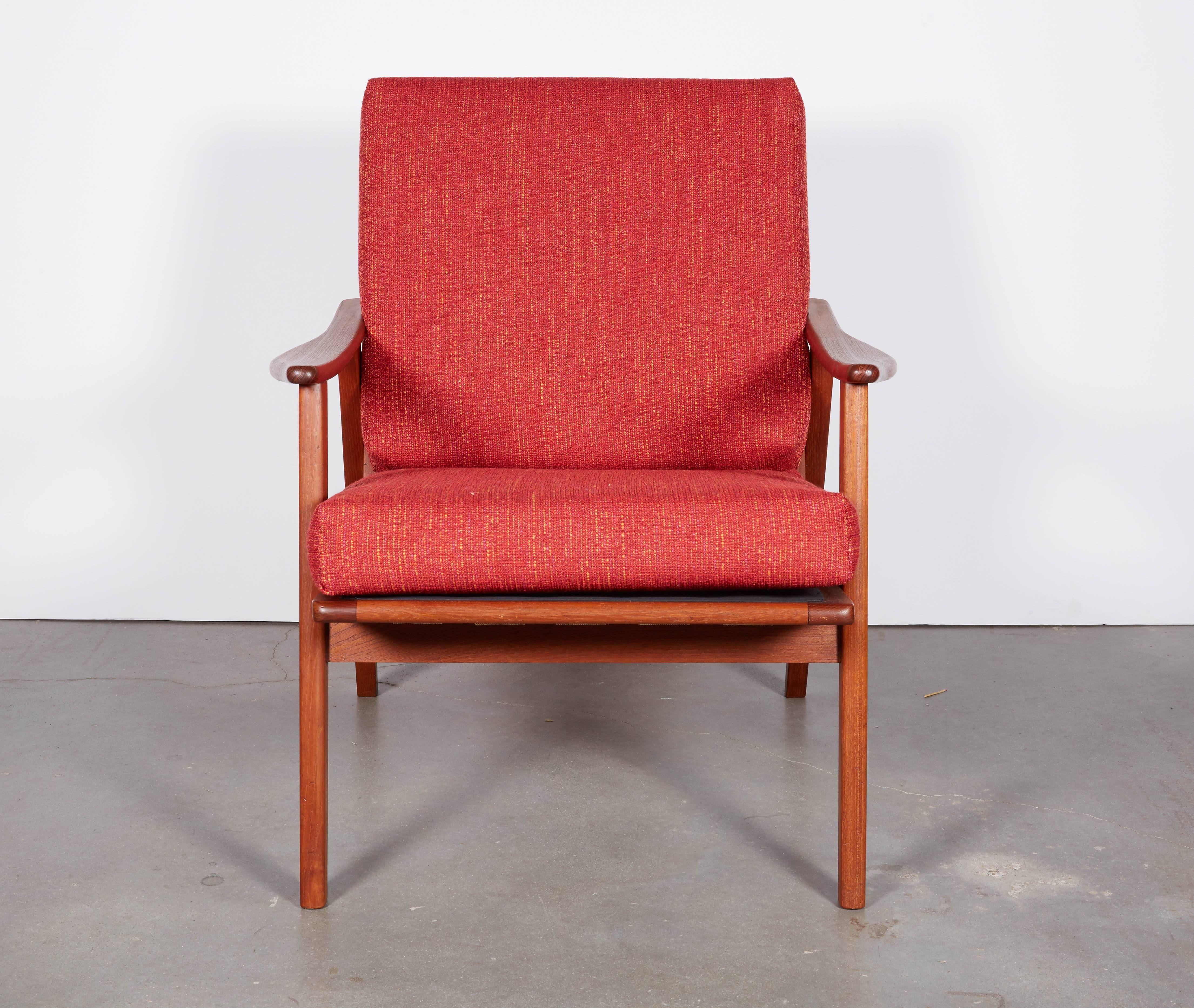 Vintage 1950s Danish Modern Arm Chair

This wood framed chair is in excellent condition and newly upholstered. Ready for pick up delivery or shipping anywhere in the world.