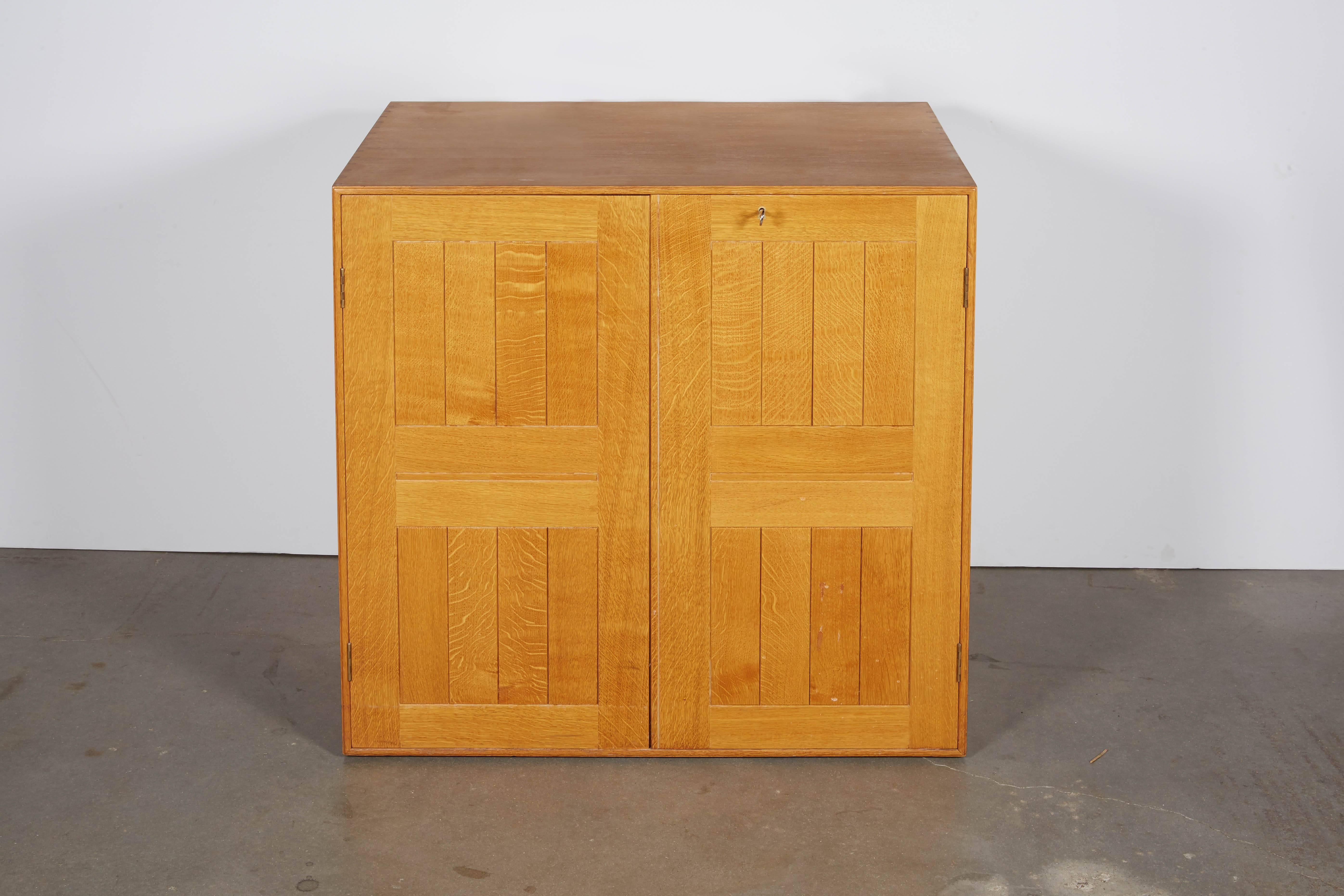 Vintage 1920s Oak Bar Cabinet by Mogens Koch

This square cabinet is in excellent condition and is wall mountable. Ready for pick up, delivery, or shipping anywhere in the world.
