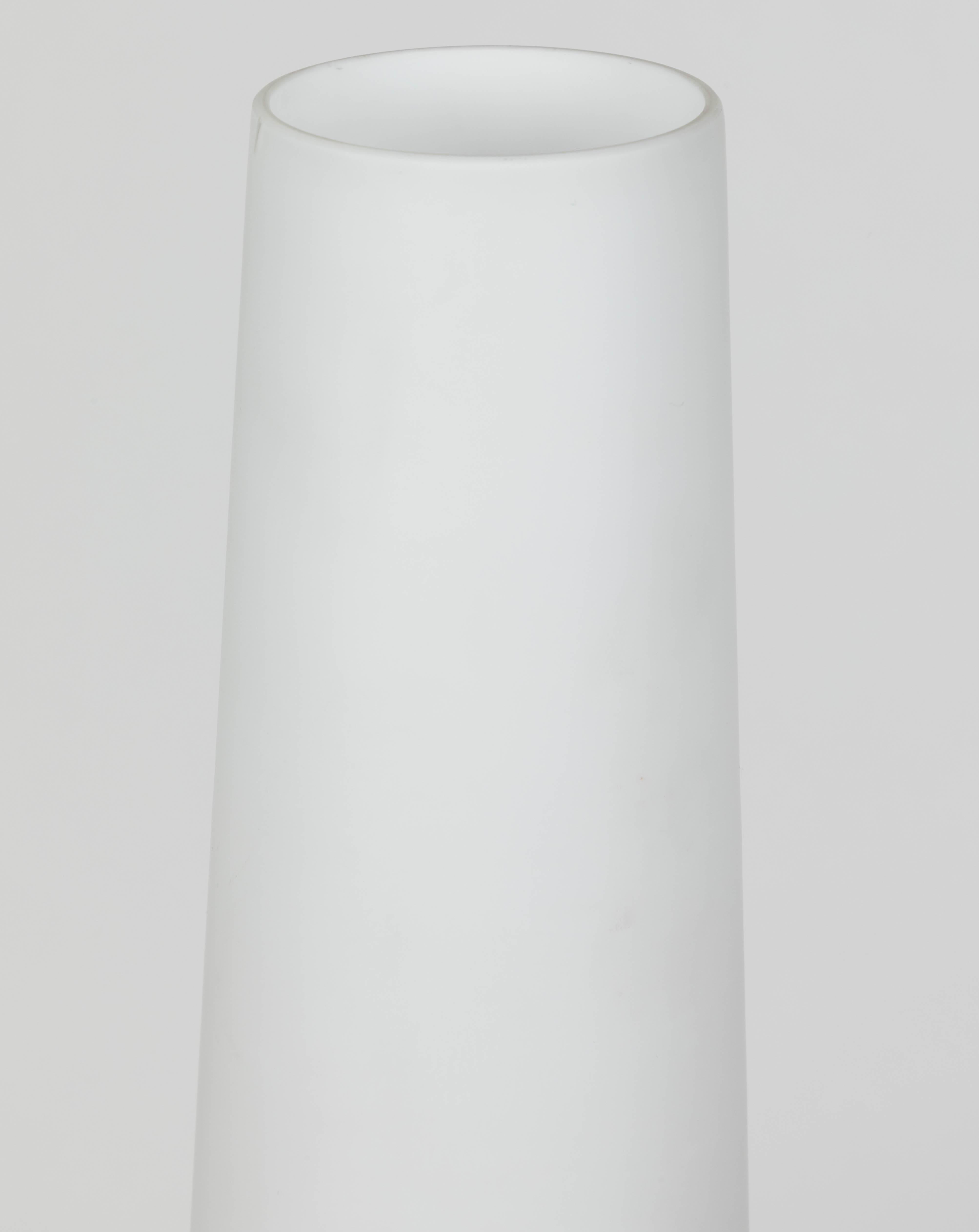 Stilux Milano-Dreibein-Tischlampe aus Glas und Messing, 1950er Jahre (Mitte des 20. Jahrhunderts)
