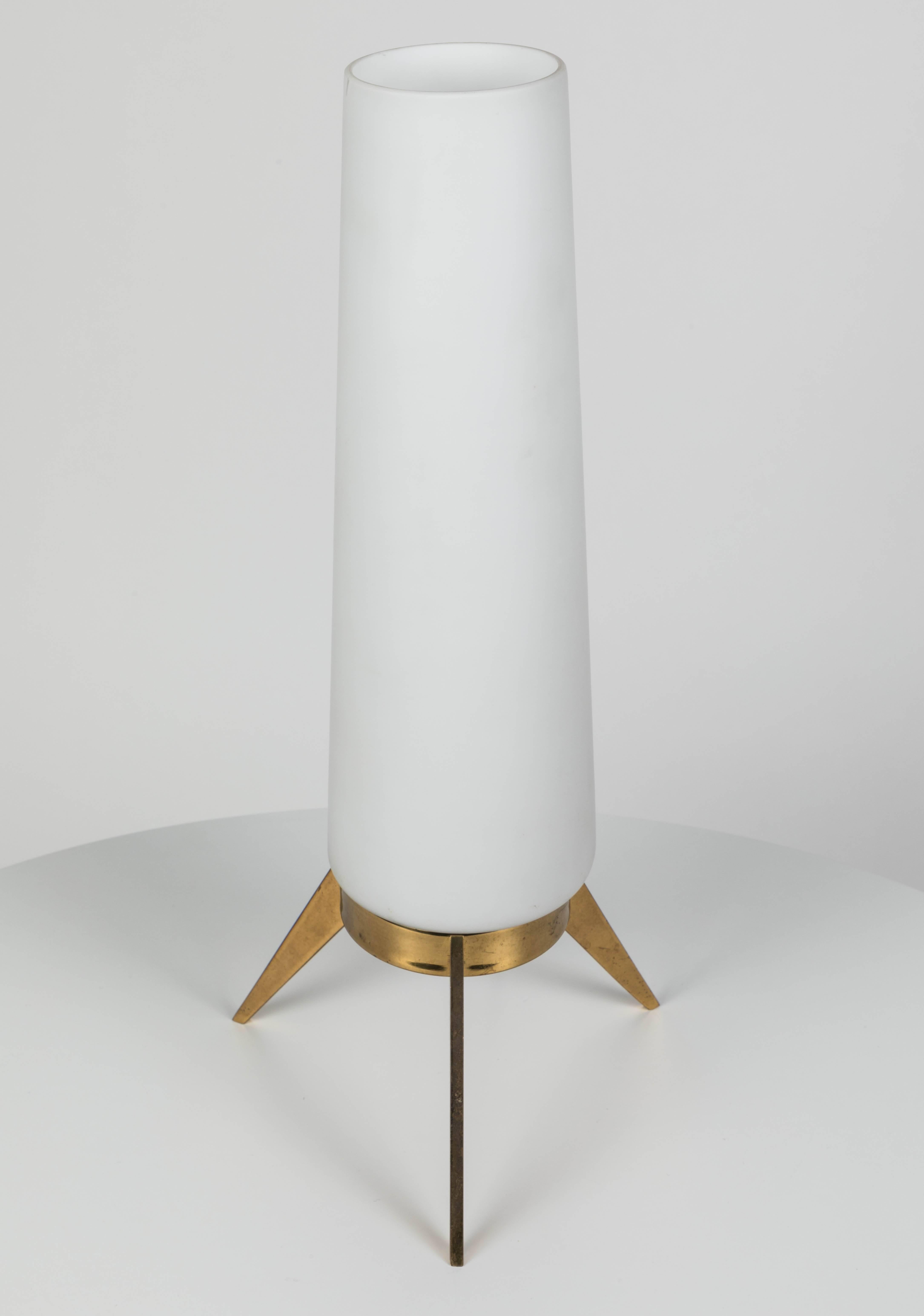 Stilux Milano-Dreibein-Tischlampe aus Glas und Messing, 1950er Jahre 1