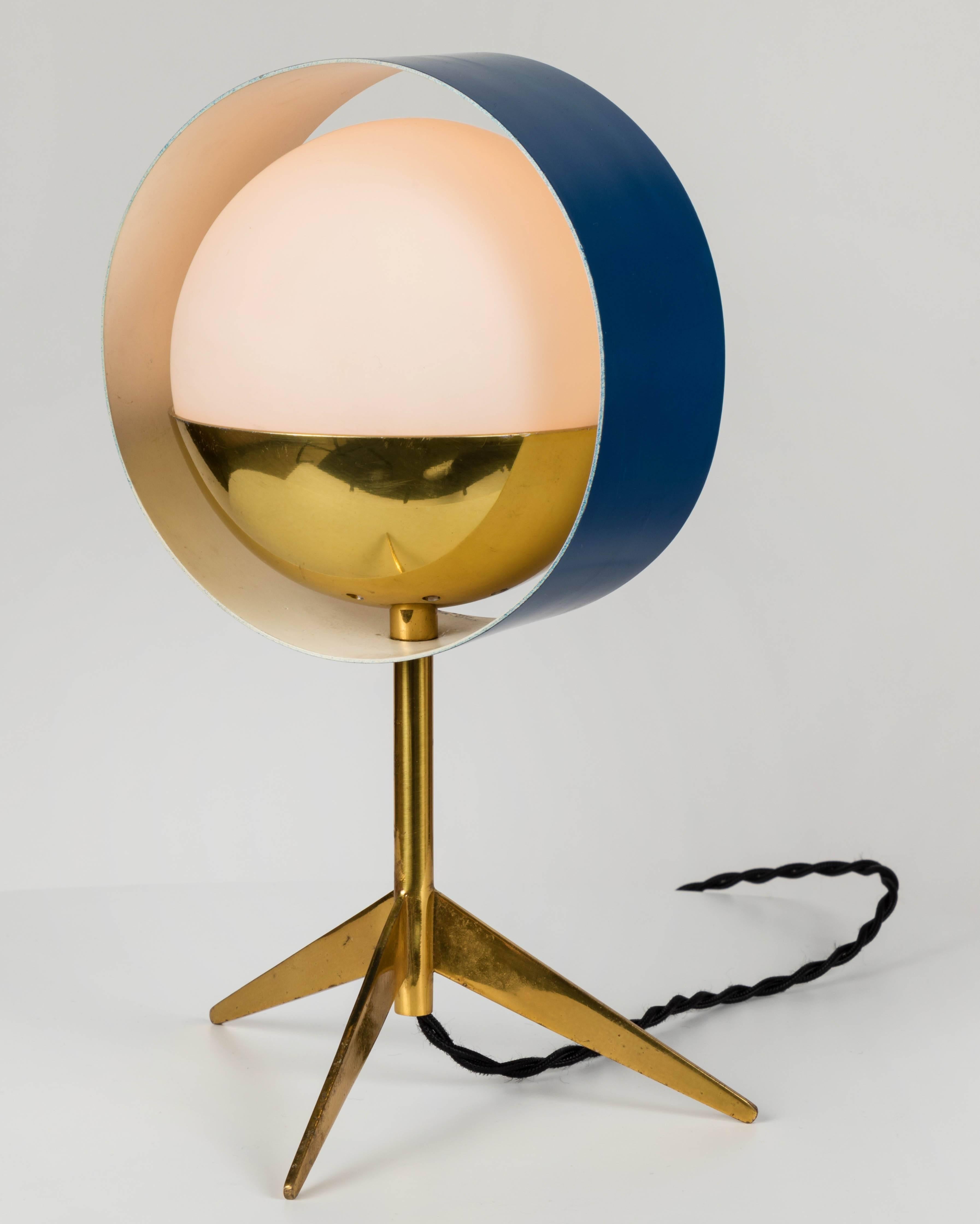 1950s Stilux Milano Brass and Glass Tripod 'Saturno' Table Lamp In Good Condition In Glendale, CA