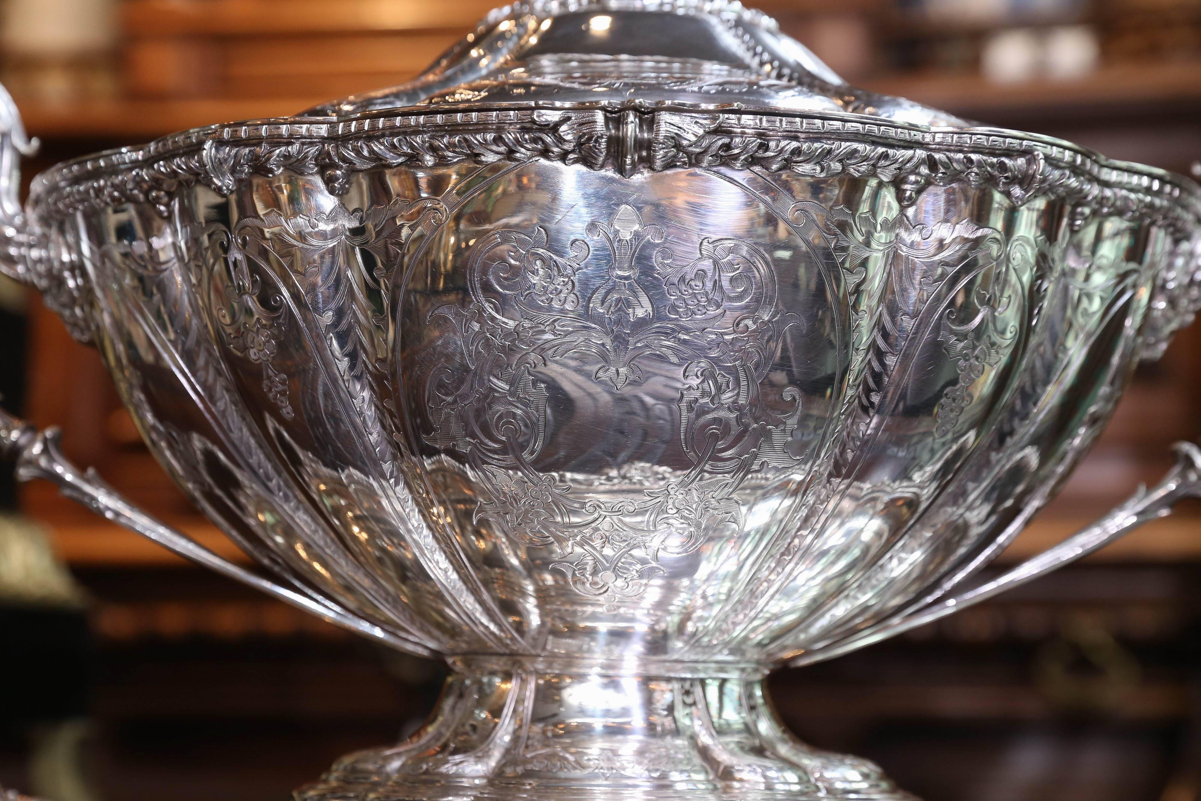 Mid-19th Century Very Fine English Sheffield Silver Plated Covered Oval Bowl on Tray For Sale