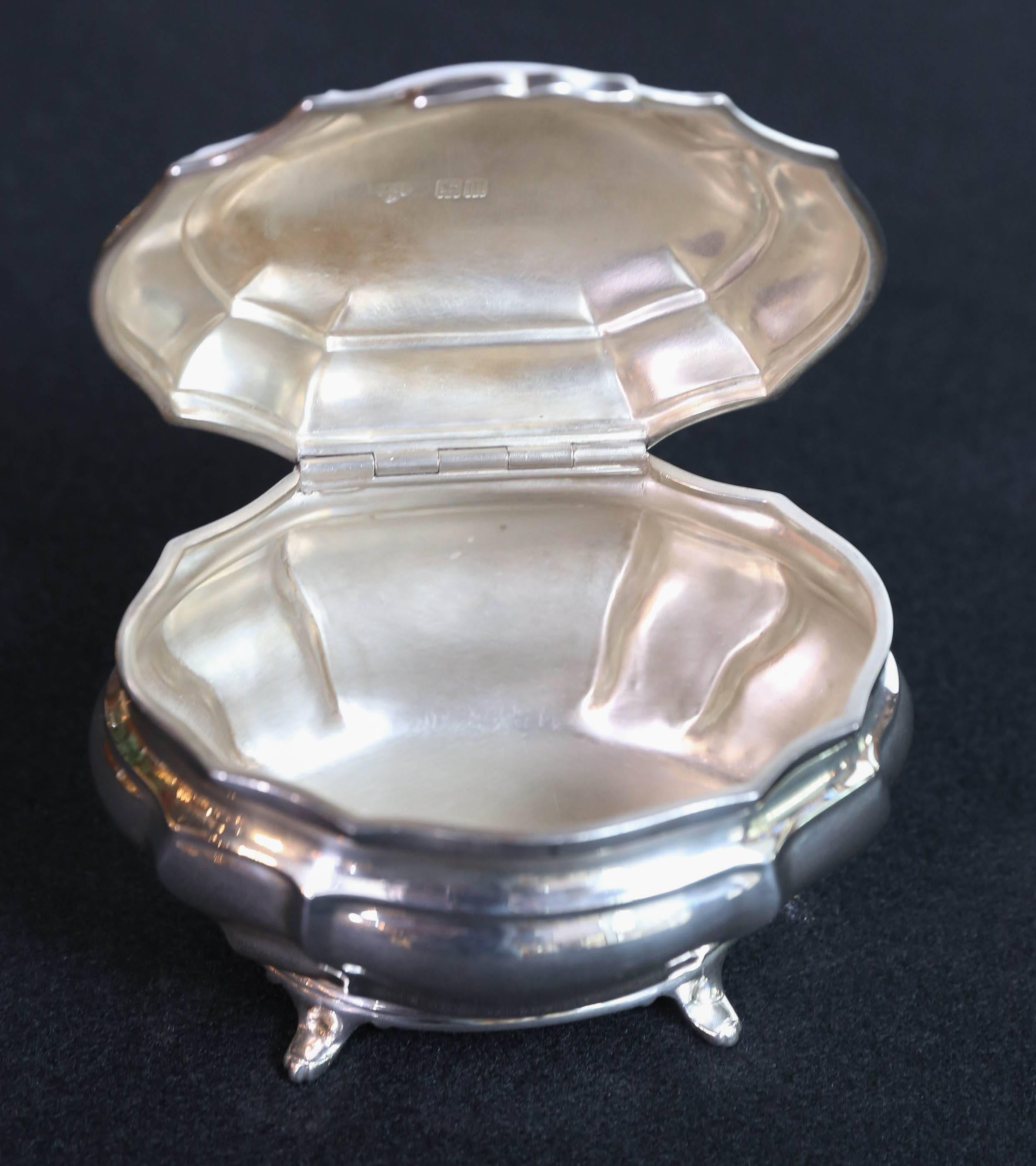 English Sterling Trinket Box of Ovoid Form, Opens with a Hinge Top, 19th Century In Excellent Condition In Houston, TX
