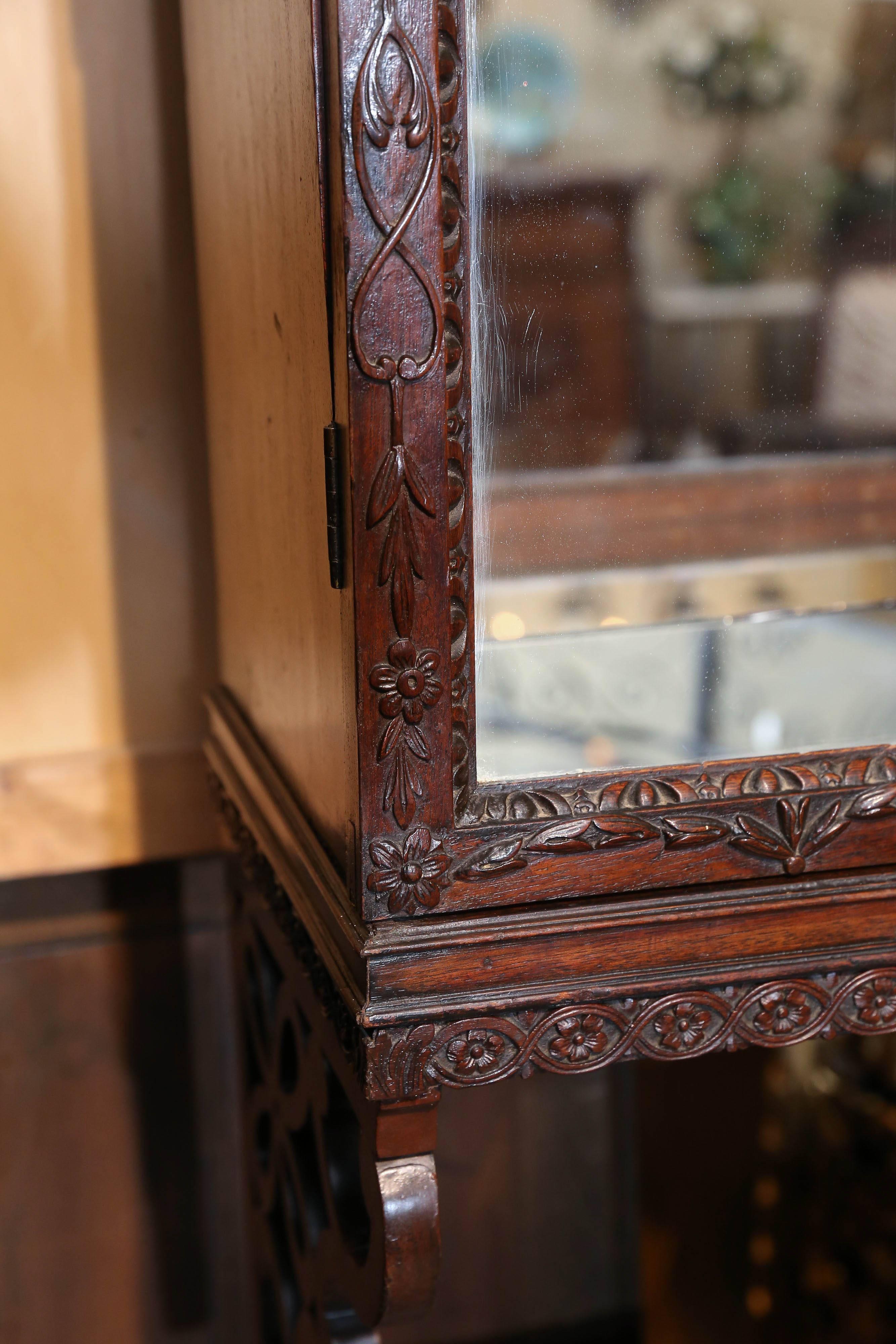 19th Century English Chippendale Style Mahogany Wall Hanging Display Cabinet In Good Condition In Houston, TX