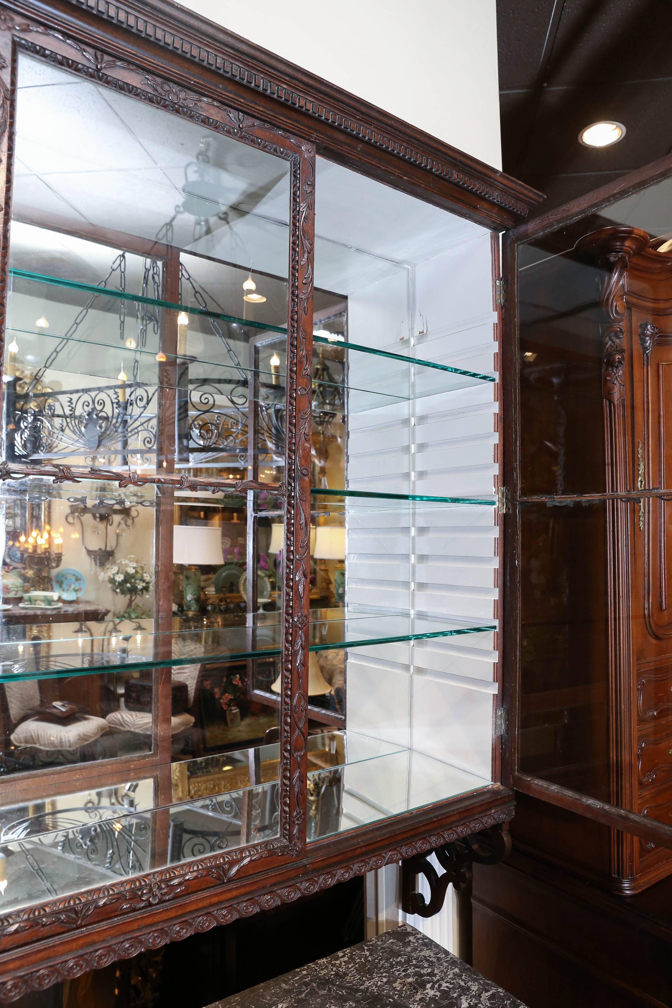 19th Century English Chippendale Style Mahogany Wall Hanging Display Cabinet 2