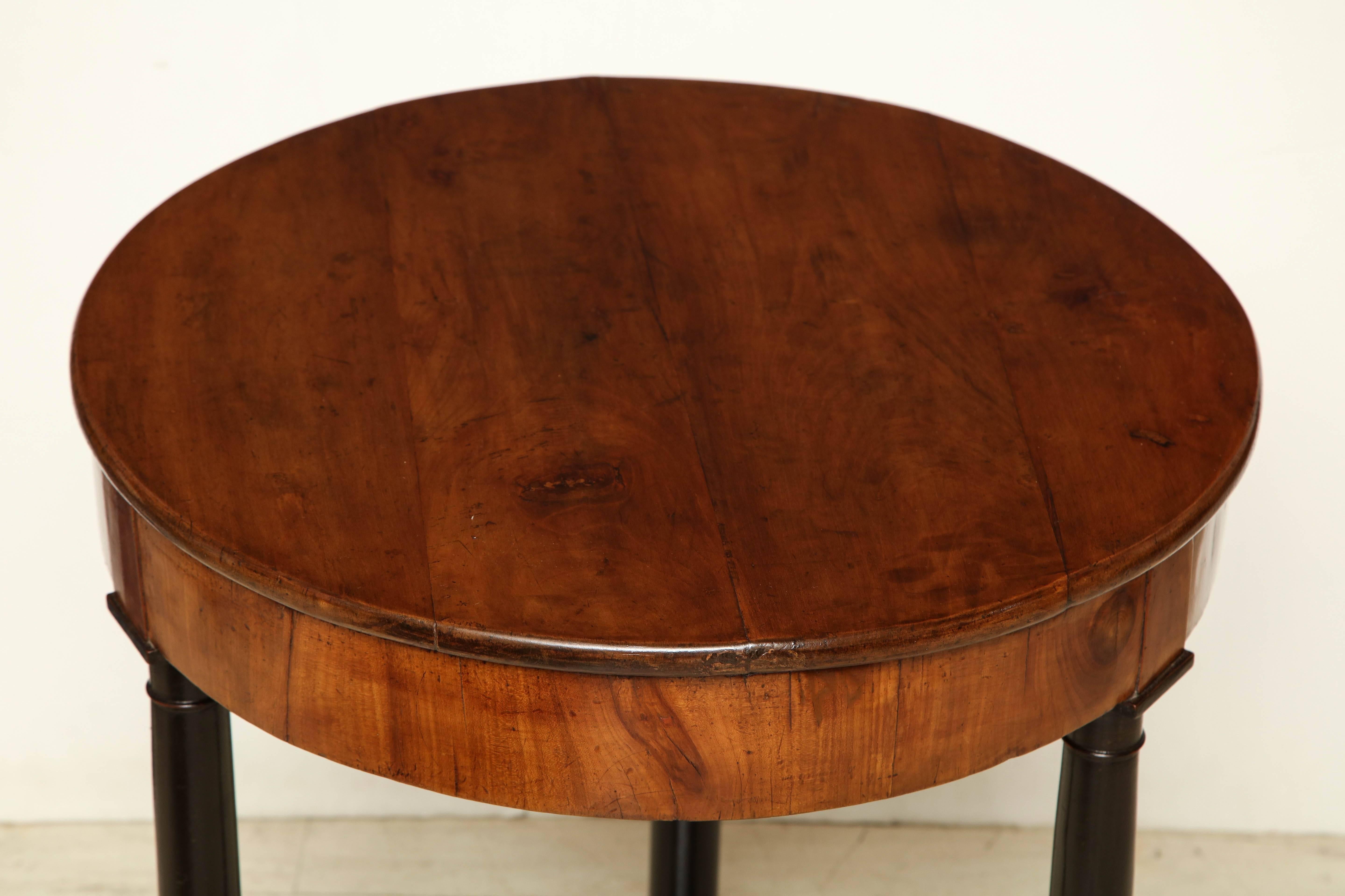 Italian 19th Century Circular Cherry Wood Side Table on Ebonized Plinth Base