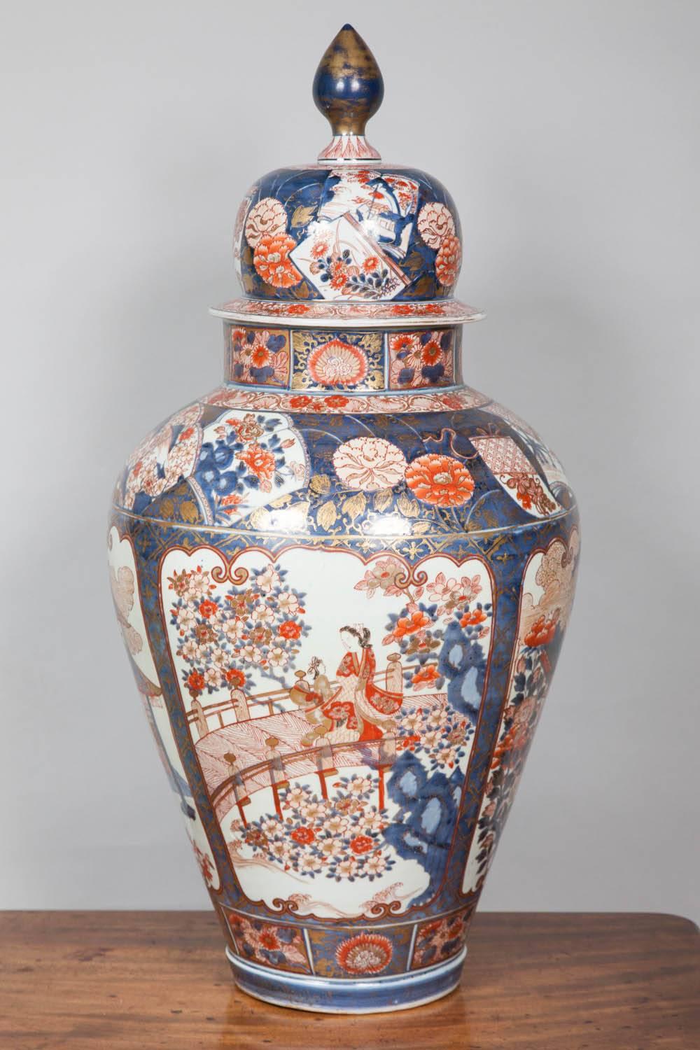 17th Century Imari Vase and Cover 4