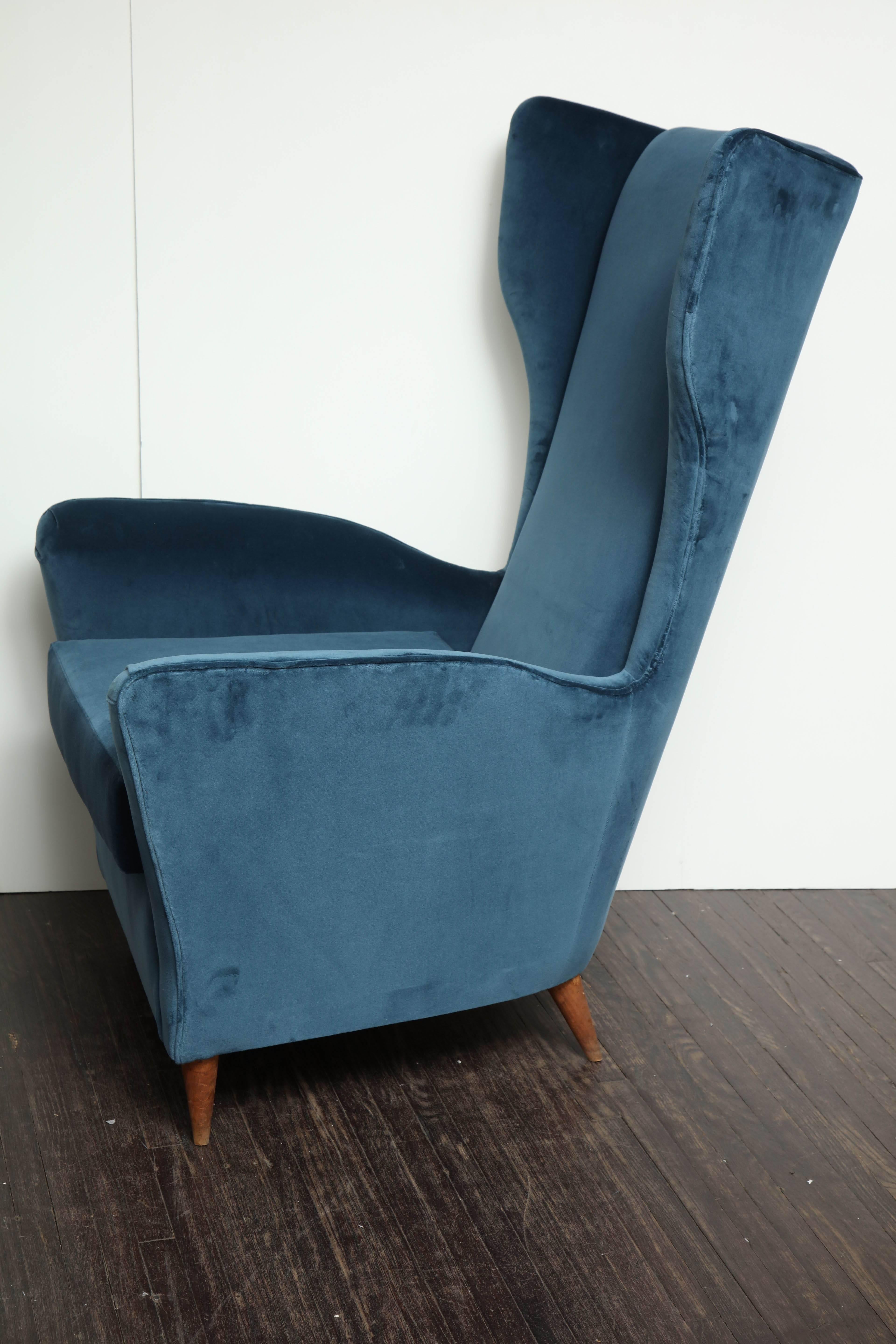 Vintage Italian Modern Wingback Chairs in Blue Velvet In Excellent Condition In New York, NY