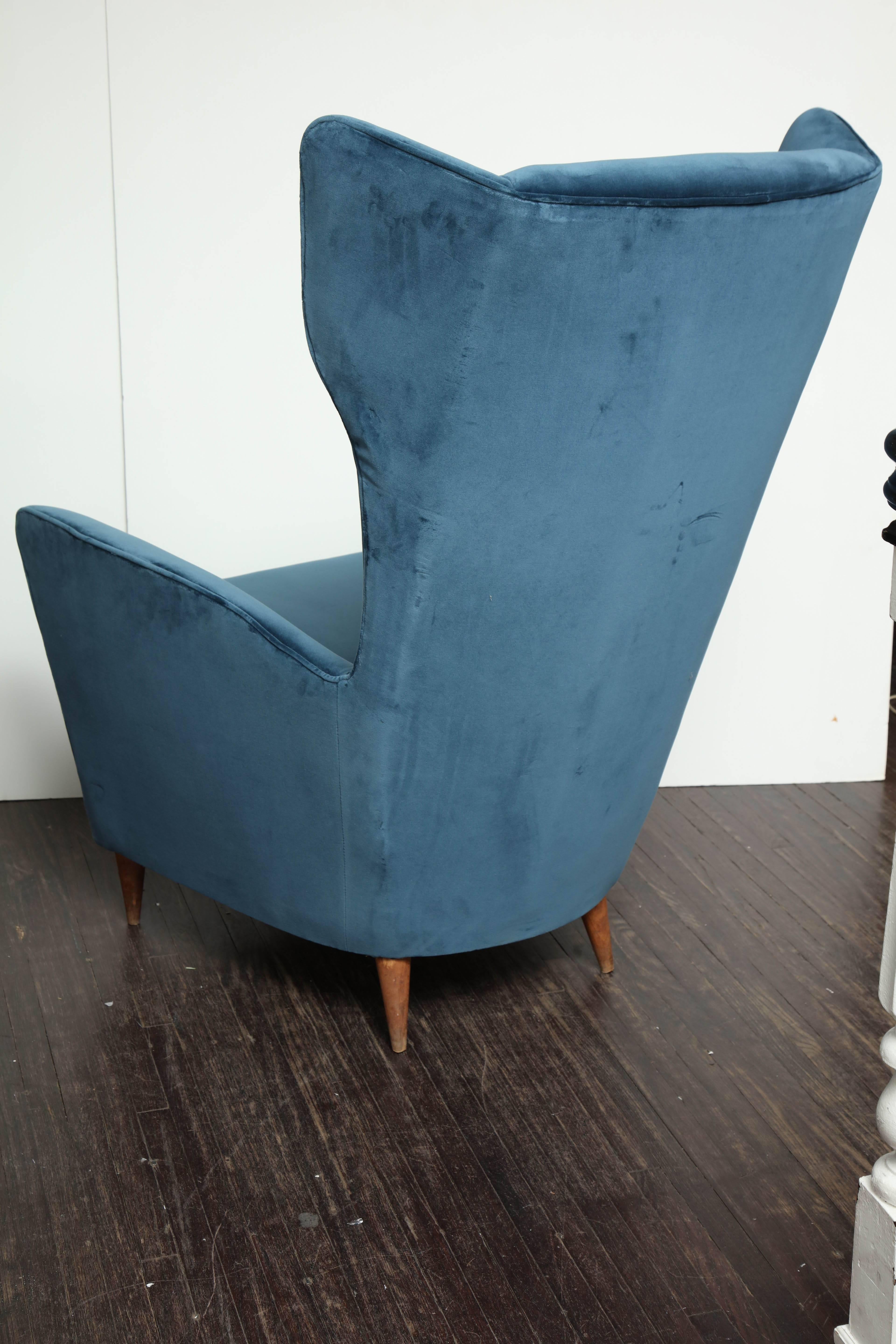 Vintage Italian Modern Wingback Chairs in Blue Velvet In Excellent Condition In New York, NY