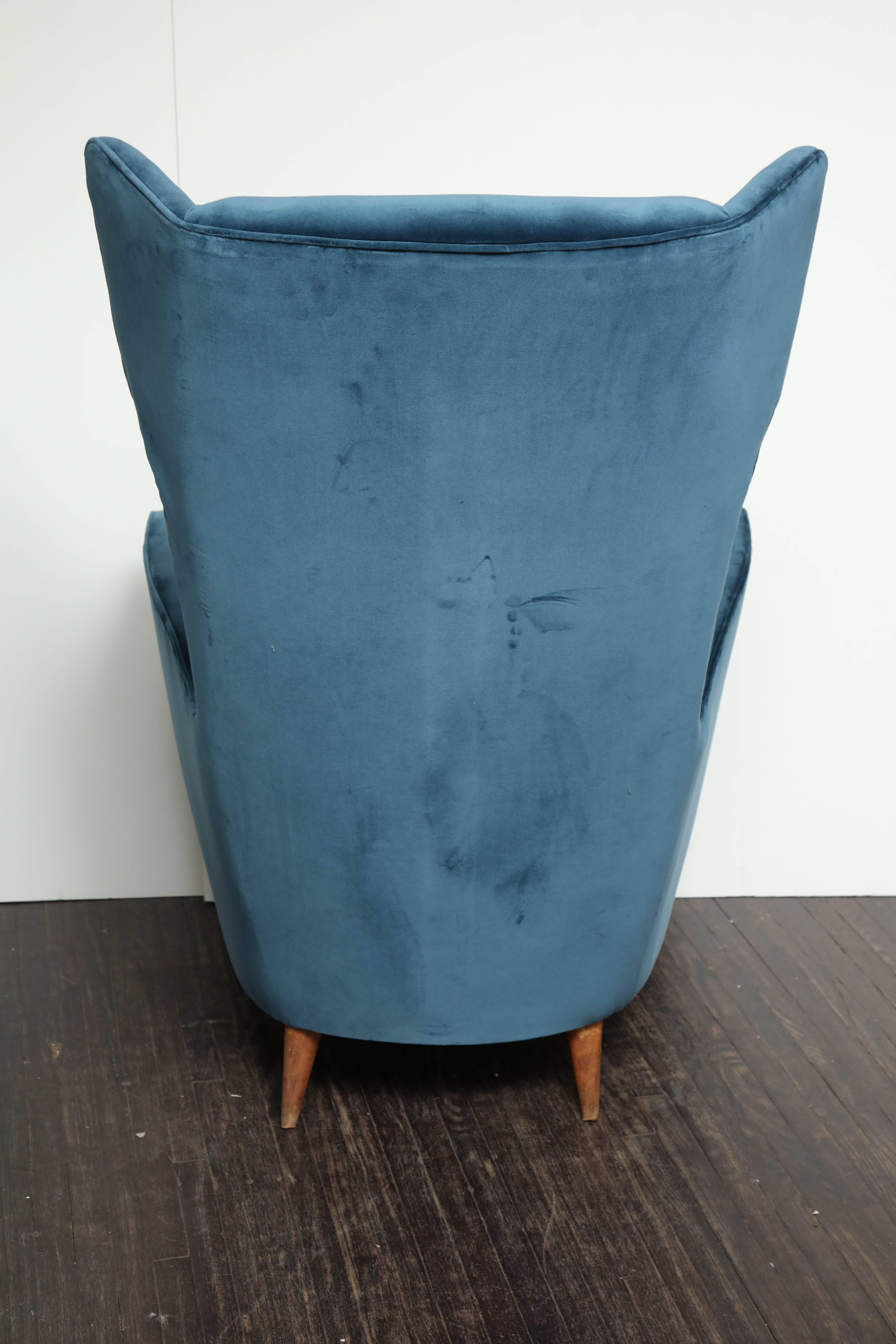 Vintage Italian Modern Wingback Chairs in Blue Velvet 1