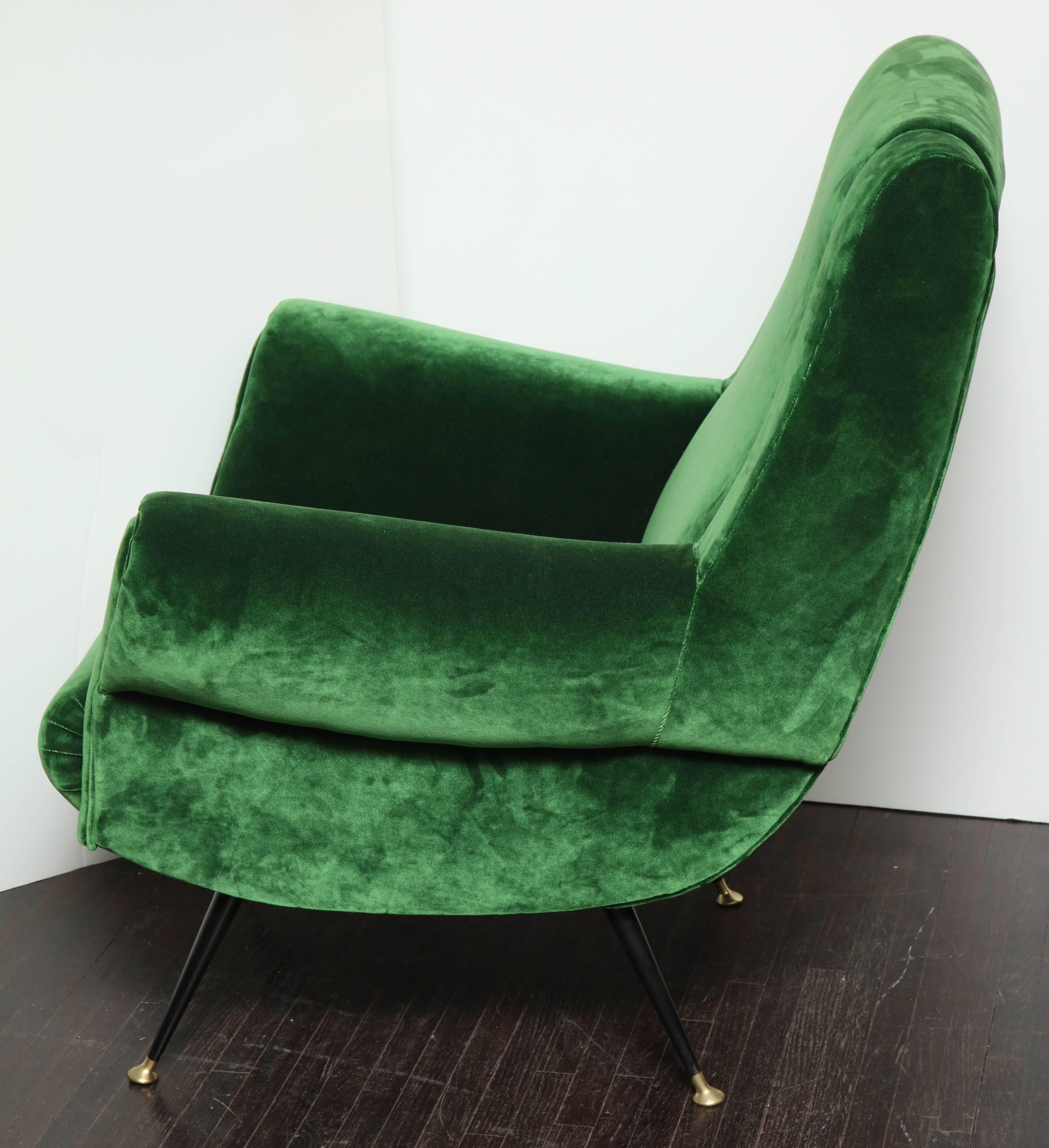 Pair of Vintage Italian Green Velvet Chairs In Excellent Condition In New York, NY