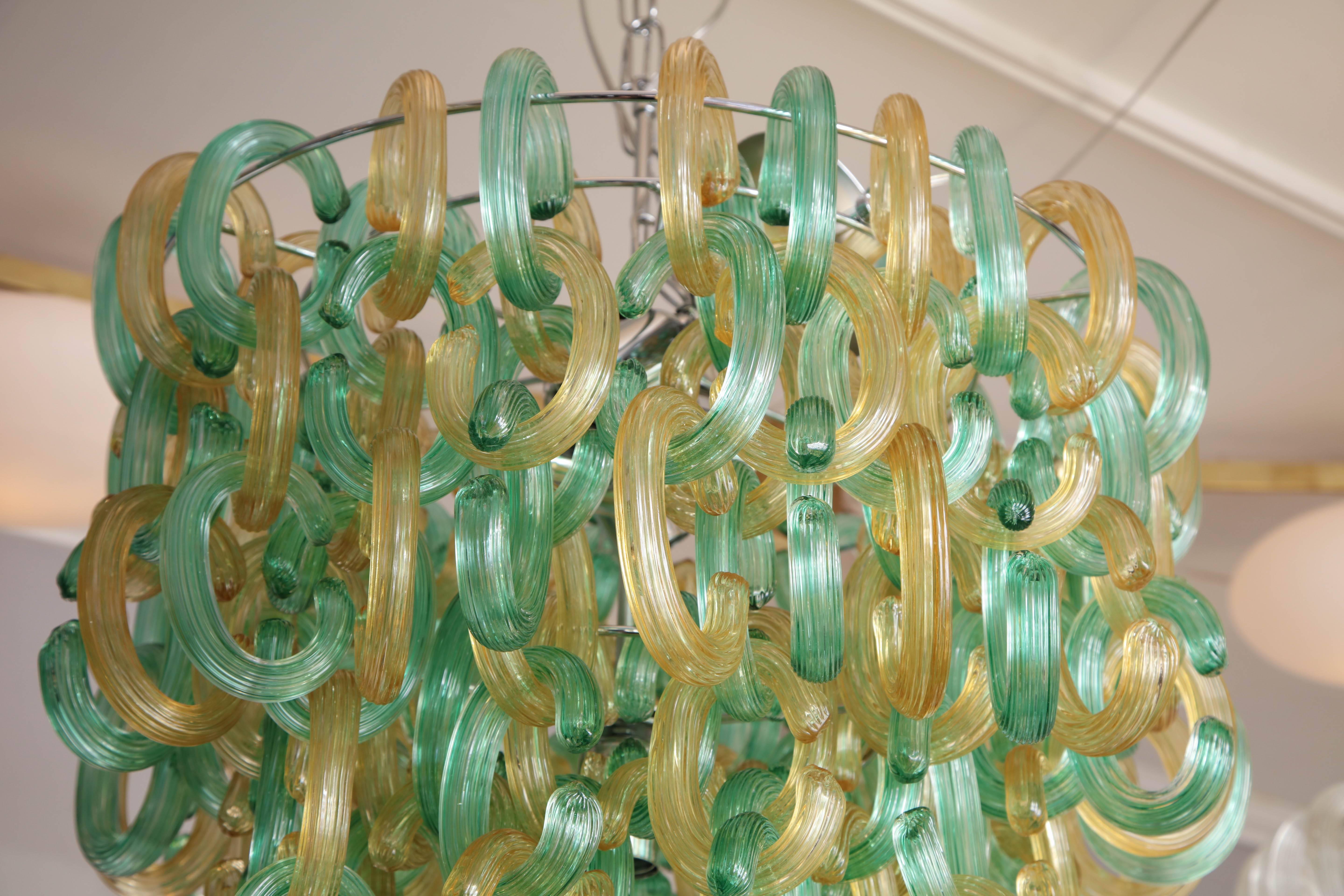 Mid-Century Modern Green and Gold Murano C-Link Glass Chandelier For Sale