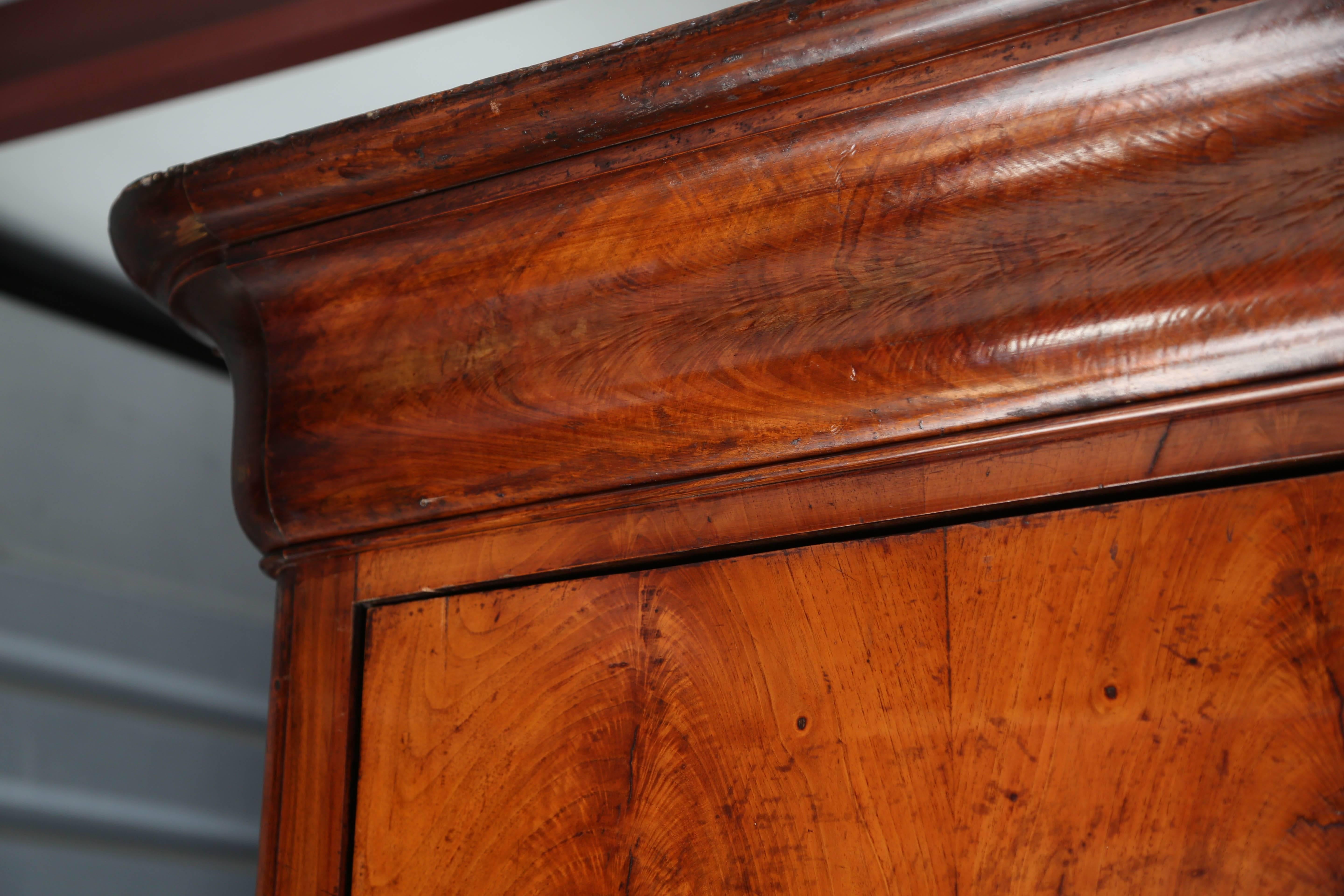 This is a superb quality walnut linen press which has been used as an entertainment centre.
It has the original brass handles. The drawers are all solid wood with dovetail joints.
Also has the original patina.
Made in France, circa