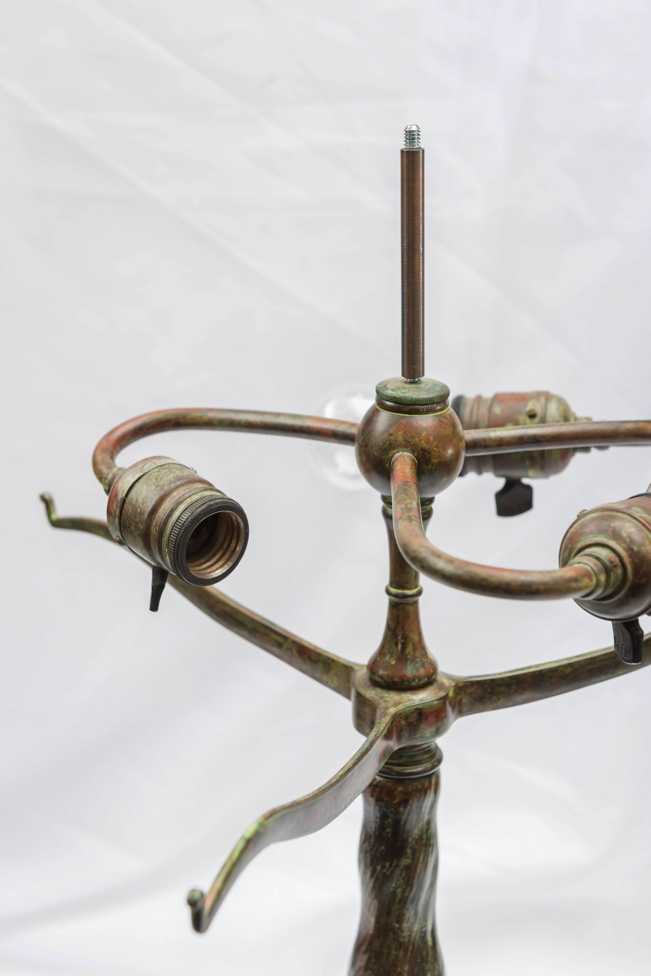Ausgezeichnete Tiffany Studios N Y Mohnlampe mit seltenem mundgeblasenem Glas/ Bronzesockel 6