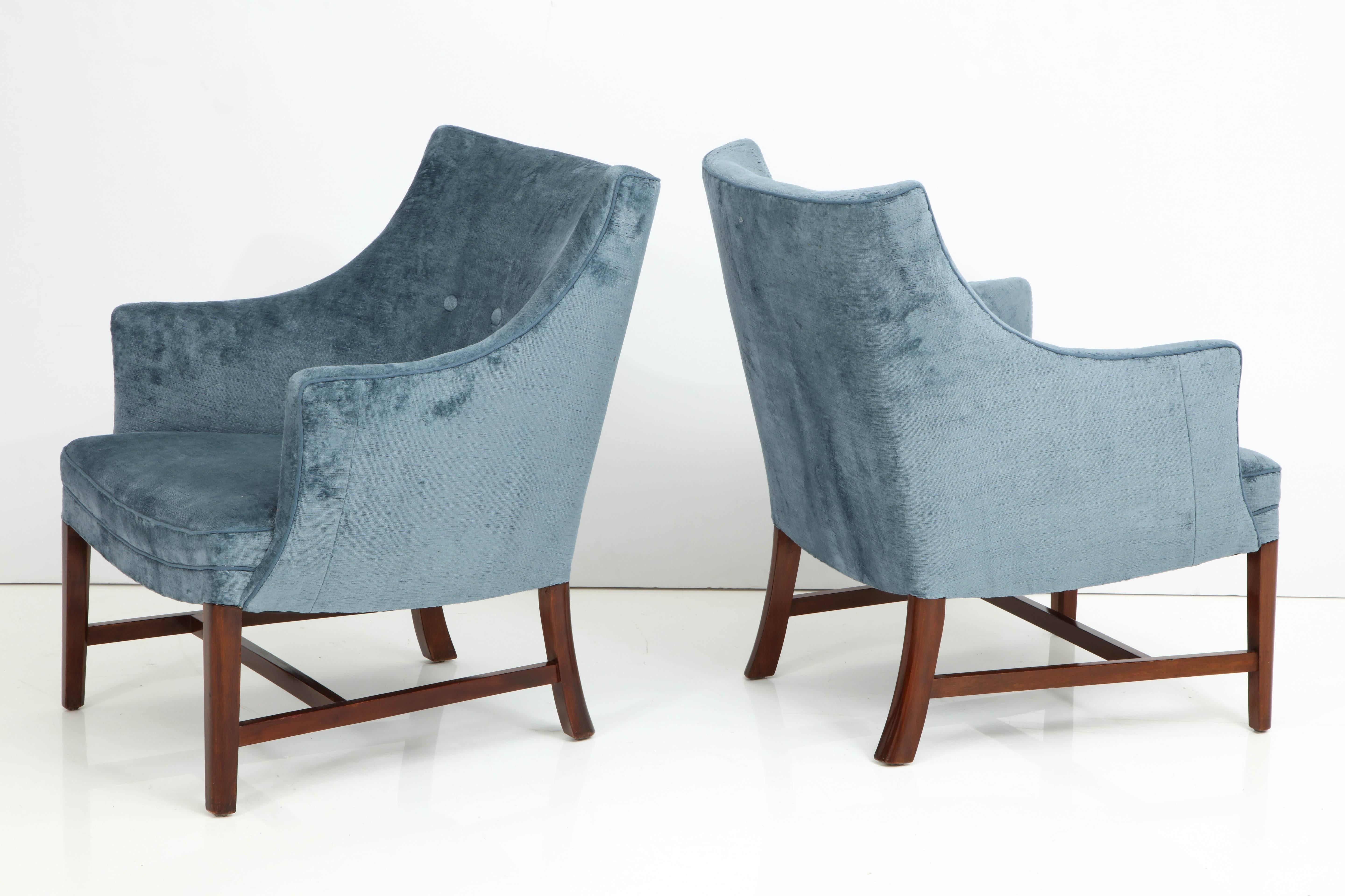 A pair of Frits Henningsen upholstered and mahogany framed armchair, circa 1940. With a curved backrests and downswept armrest raised on square legs joined by an H-form stretcher. New upholstery.