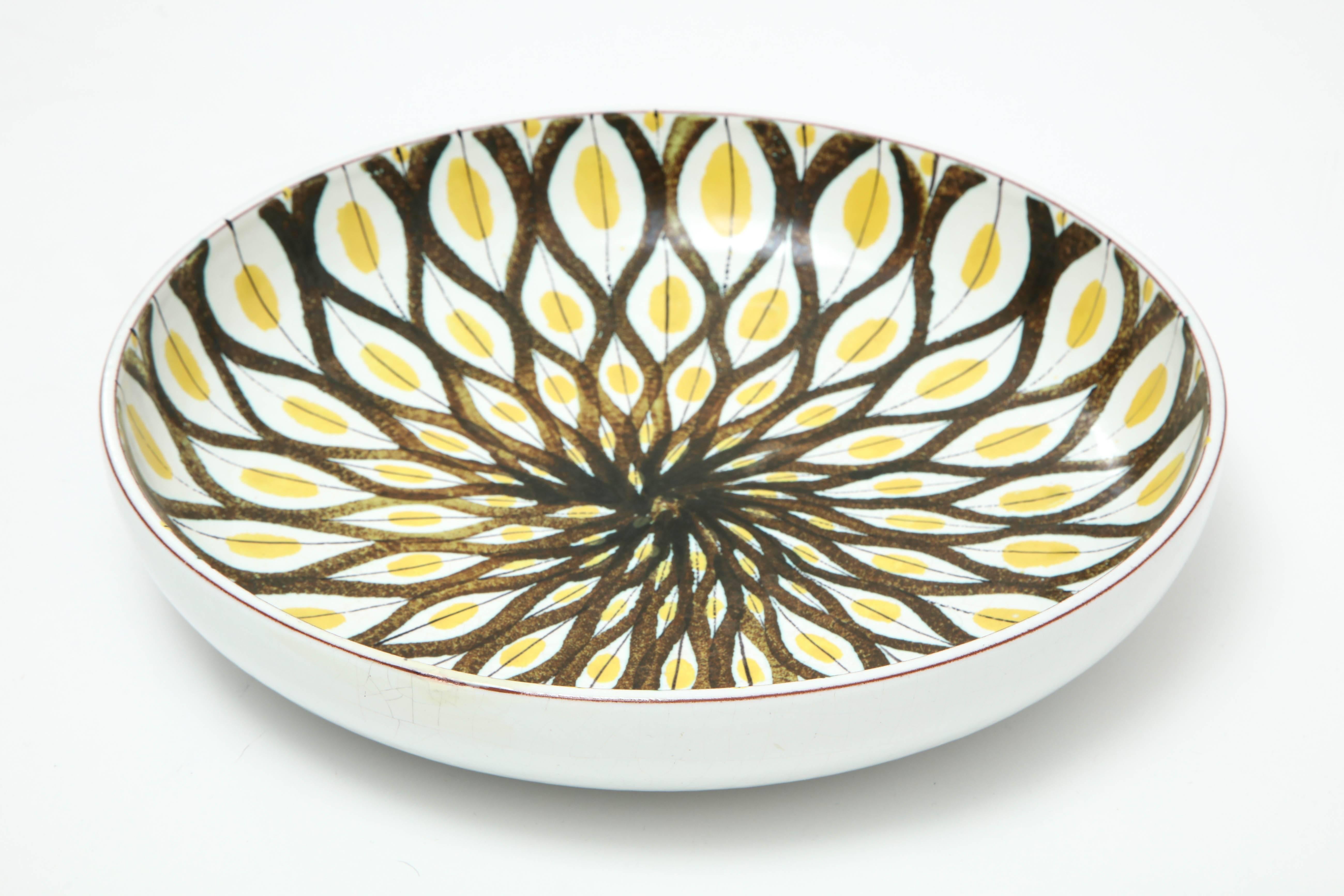 Decorative, large faience bowl by Stig Lindberg, Sweden, circa 1950. Made by Gustavsberg factory.
