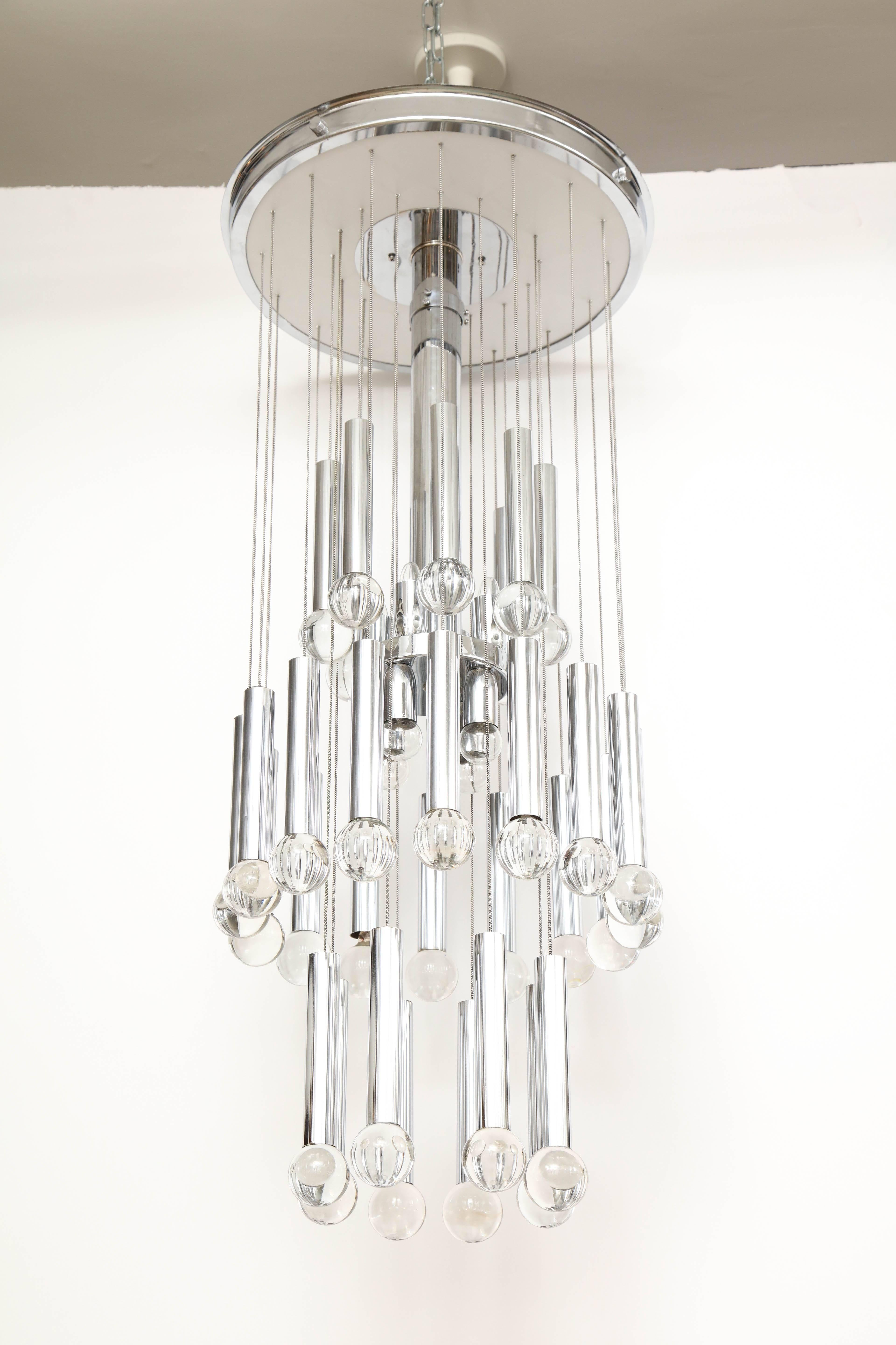 Wonderful 1970s Italian chandelier by Gaetano Sciolari.
The chrome frame supports 32 chains with chrome tubing and crystal balls to create a minimalist chandelier.
The fixture has been newly rewired for the US and has eight-light sources each taking