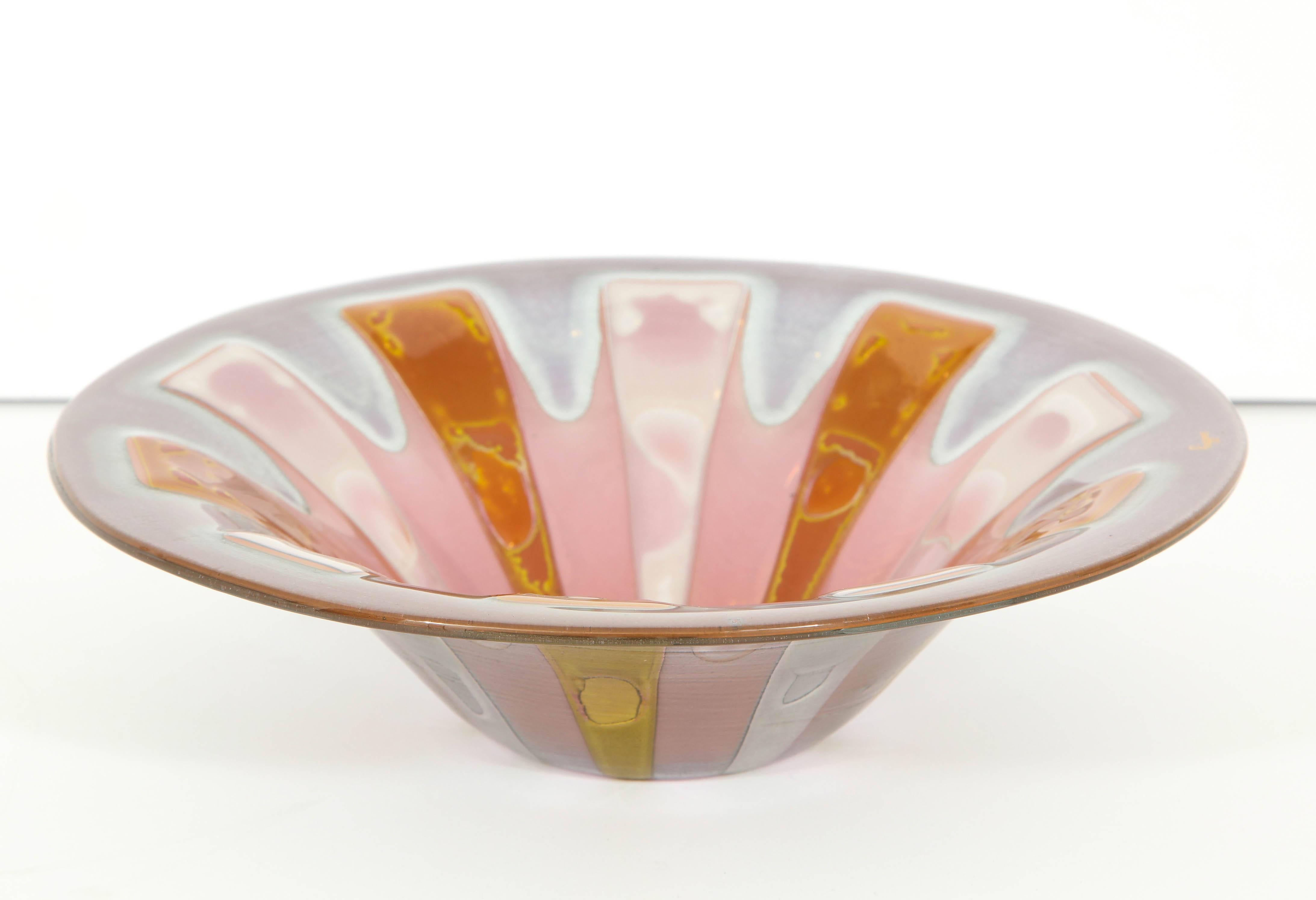 Large decorative Higgins fused glass bowl by Higgins studio.