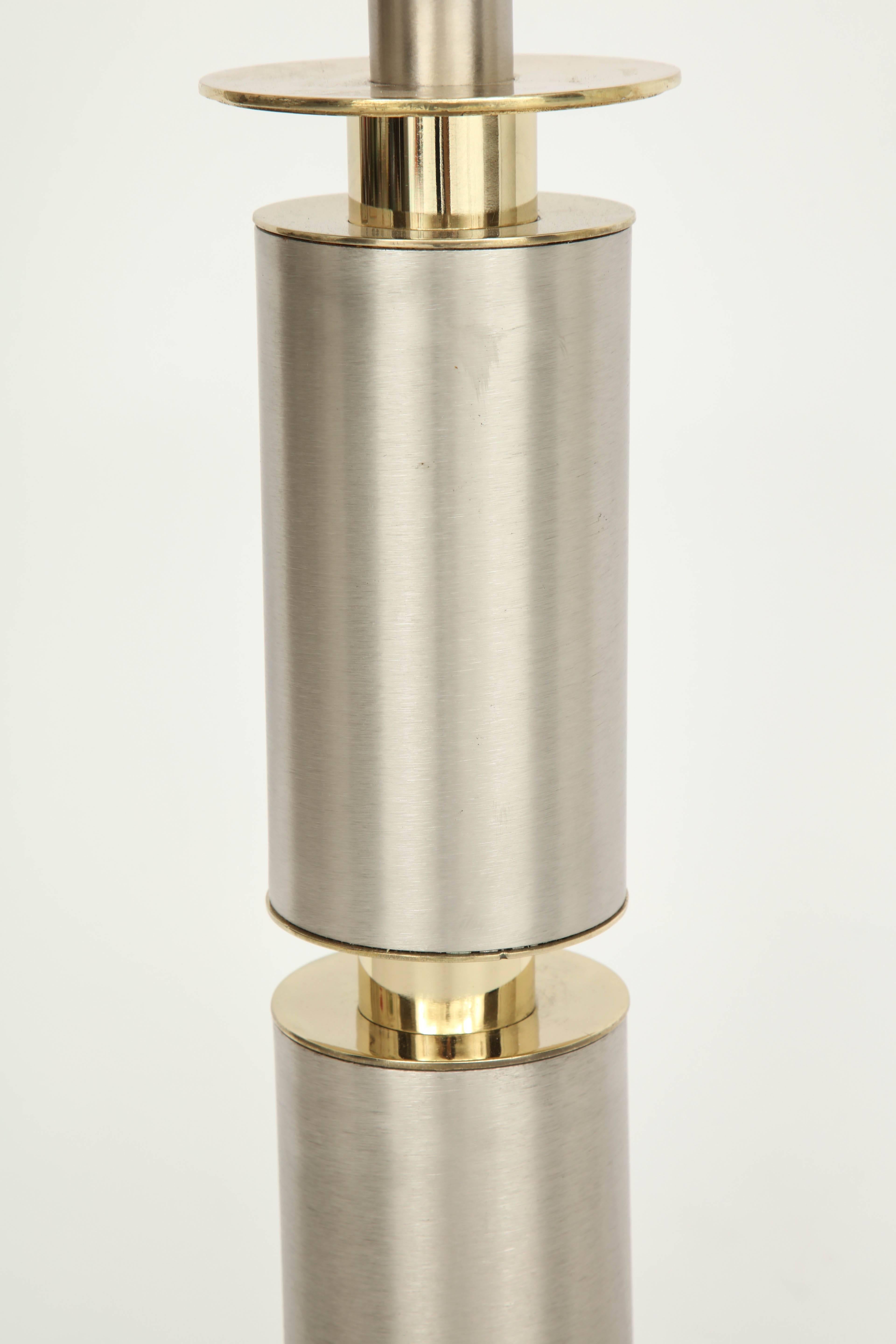 Américain Lampes modernistes Laurel en acier brossé et laiton en vente