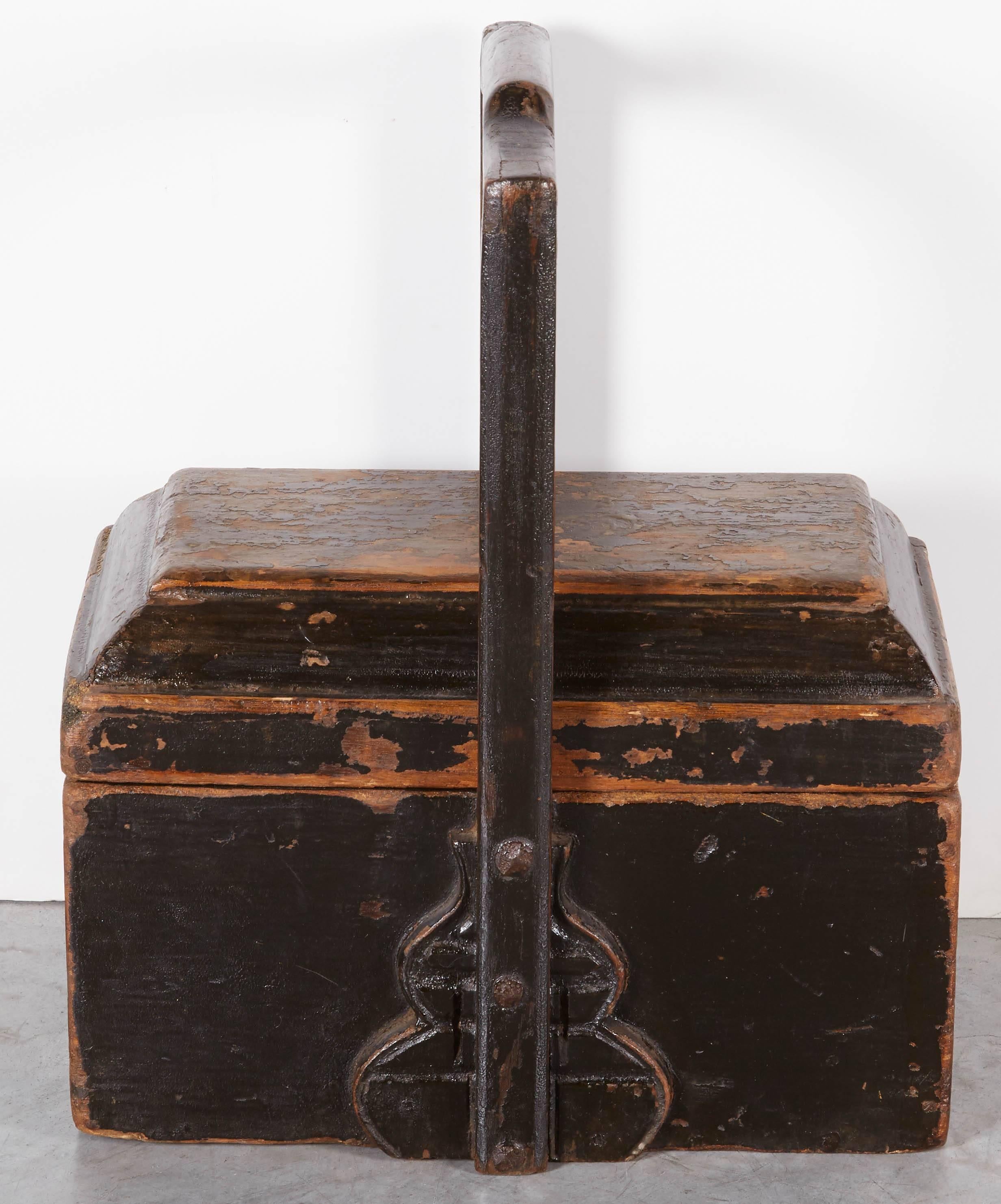 A simply designed and nicely carved antique wooden Chinese food box with large handle and great wear. A very useful piece great for holding mail or keys at entryway to home.
BX478.