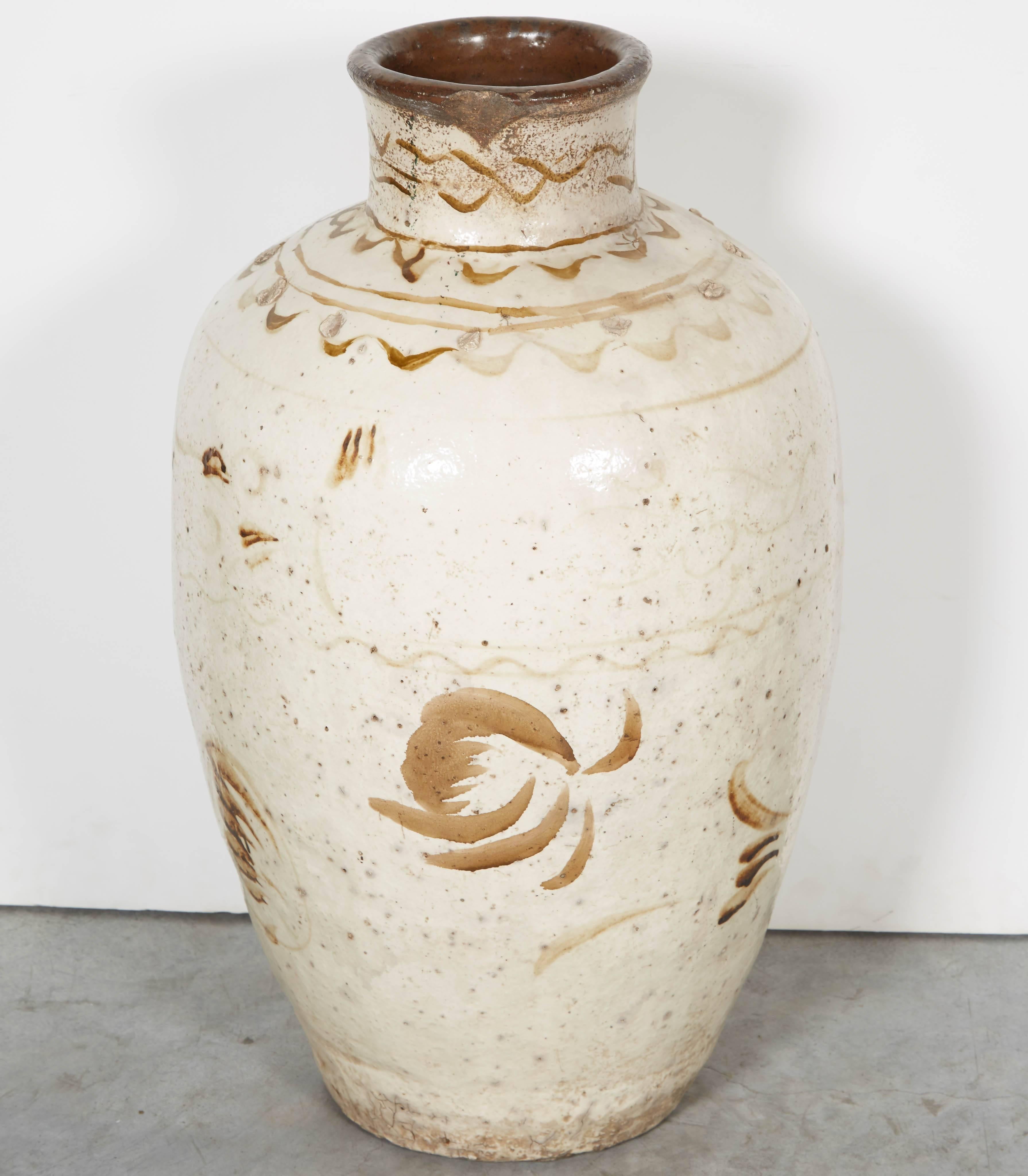 Early 19th Century Chinese Ceramic Wine Jar In Good Condition In New York, NY