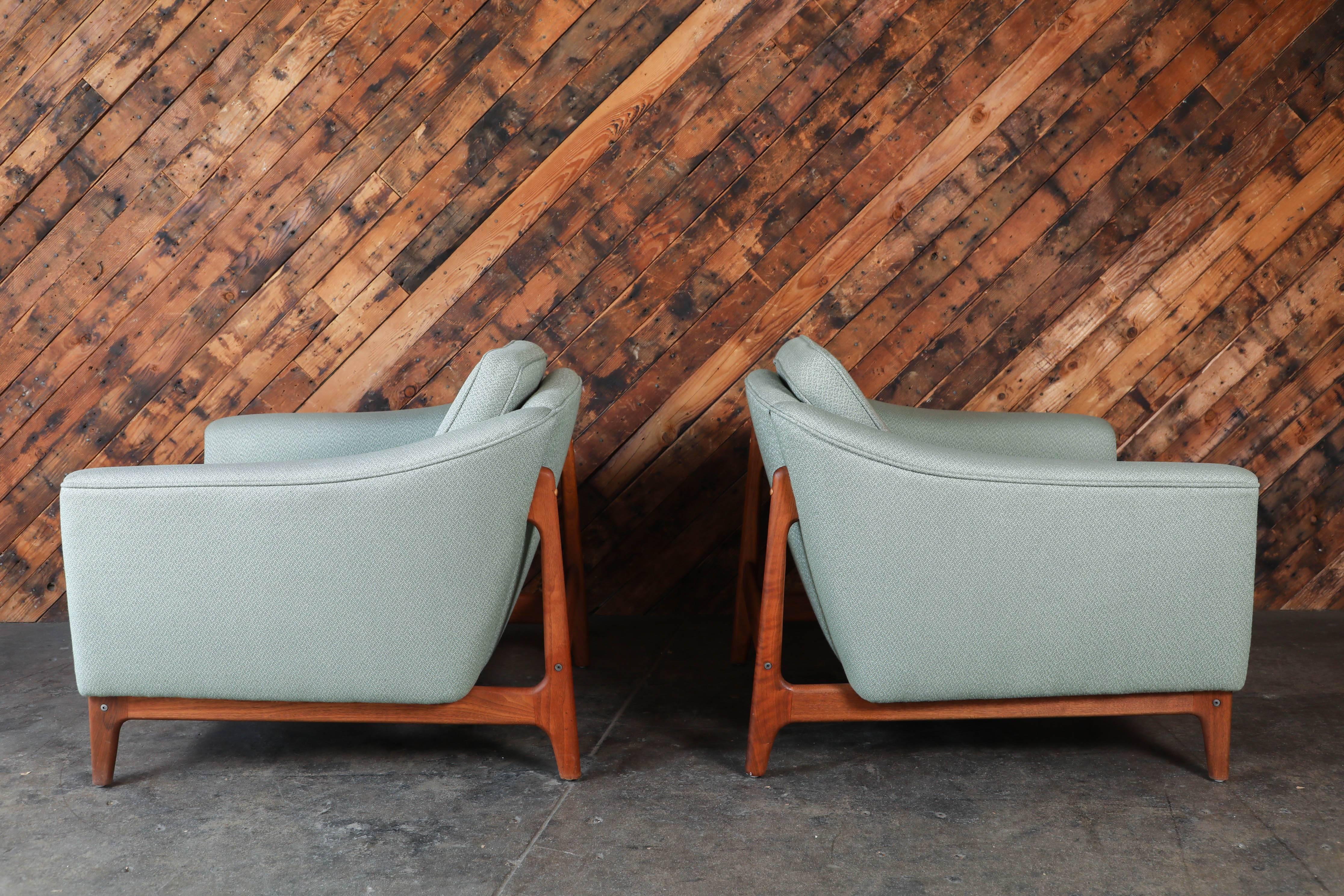 Green upholstery is clean vintage condition. Chairs are sold as a pair


 
