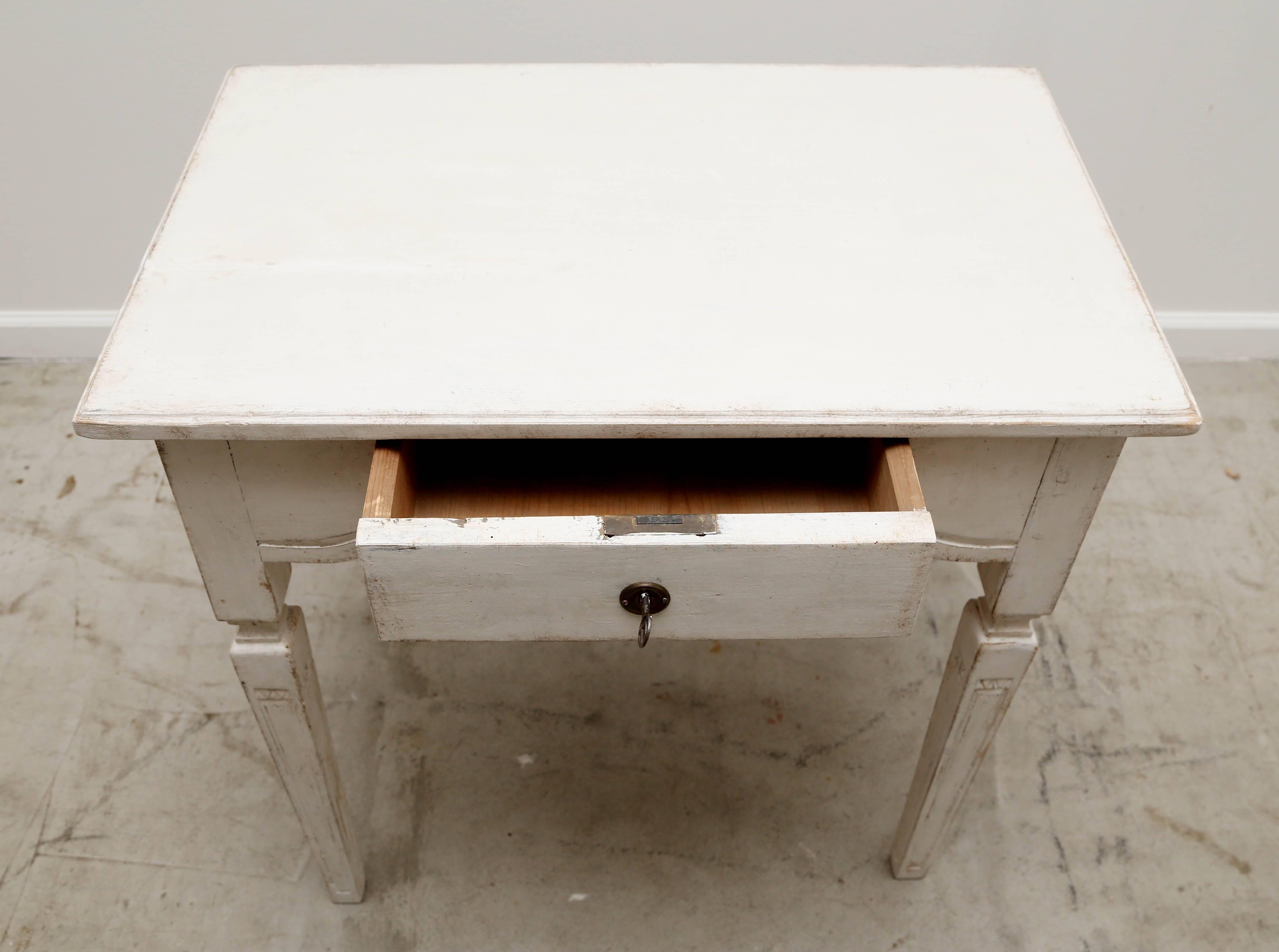 Antique Gustavian Style Painted Side Table with Single Drawer, 19th Century For Sale 1