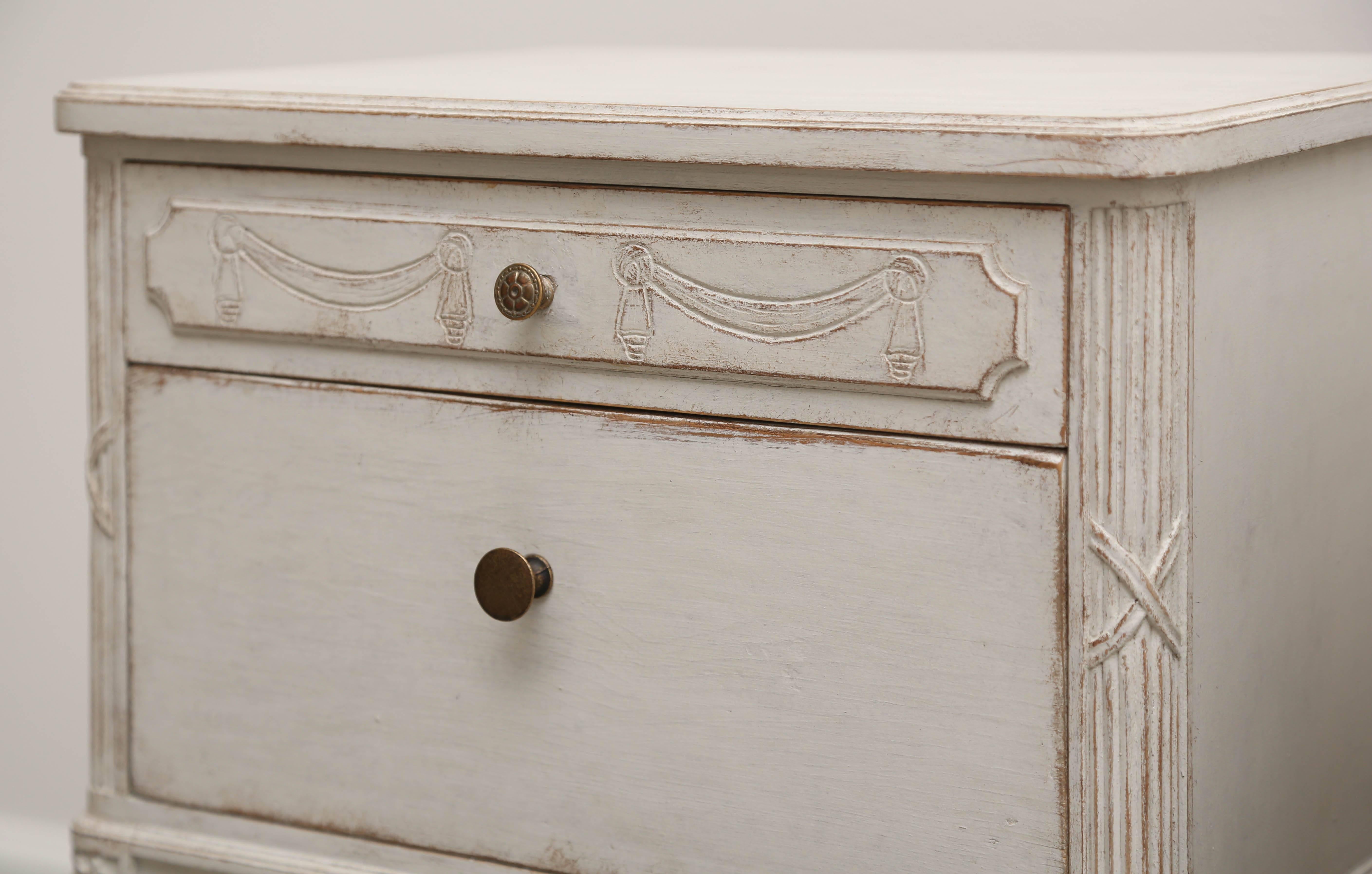 Antique Swedish Painted Pair of Nightstands, Early 20th Century In Good Condition In West Palm Beach, FL