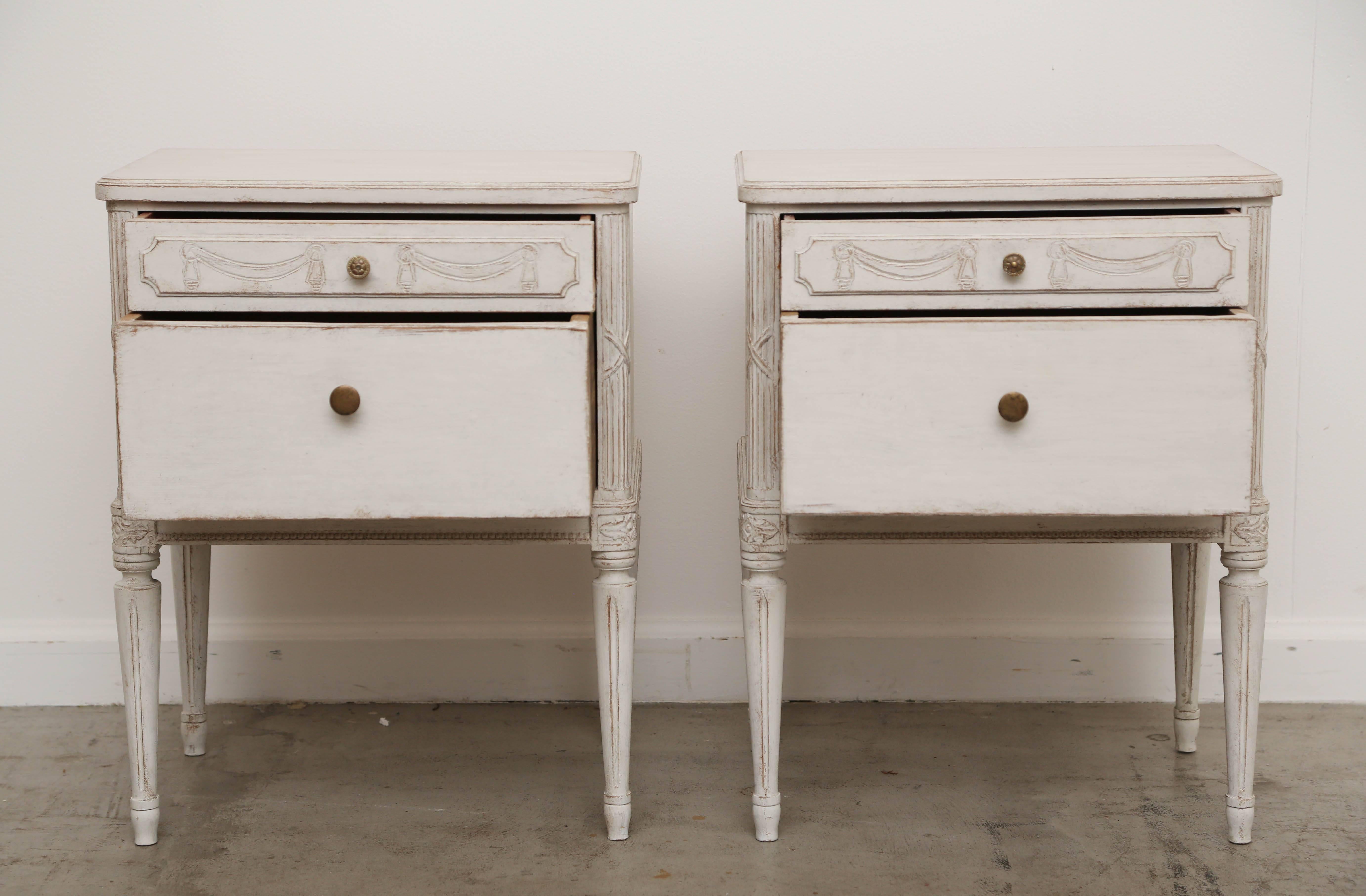 Antique Swedish Painted Pair of Nightstands, Early 20th Century 1